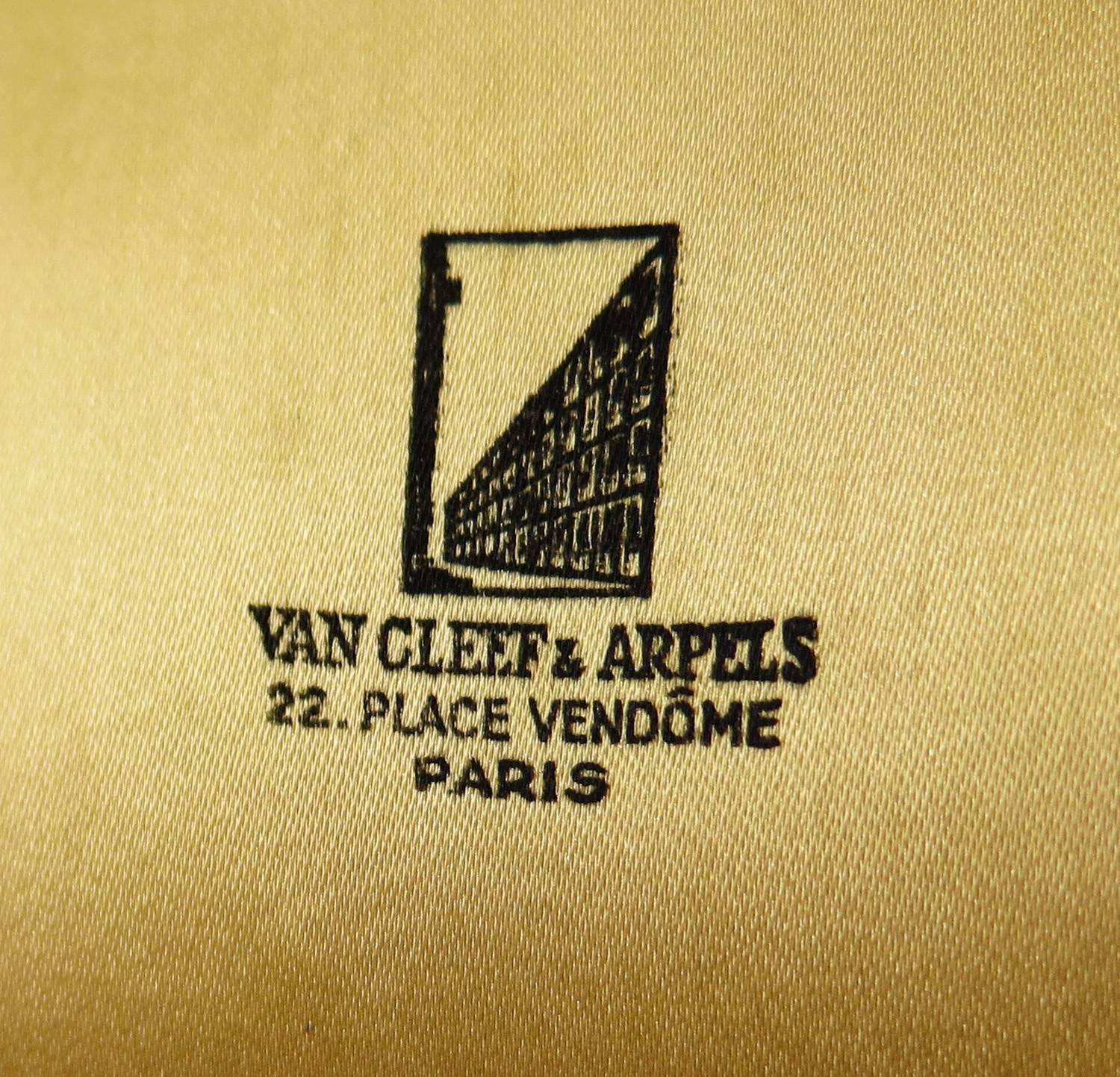 Women's or Men's 1940s Van Cleef & Arpels Textured Basketweave Design Gold Box