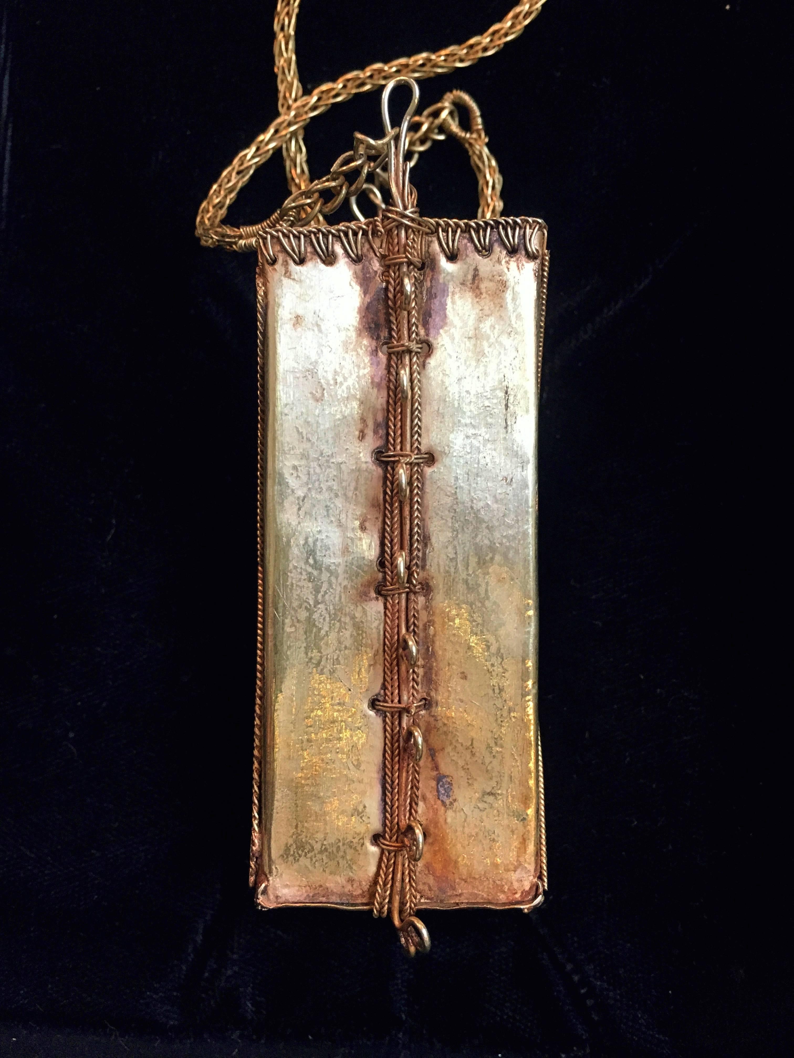 Collier récipient en or indonésienne, Central Flores, 19e siècle Bon état - En vente à Austin, TX