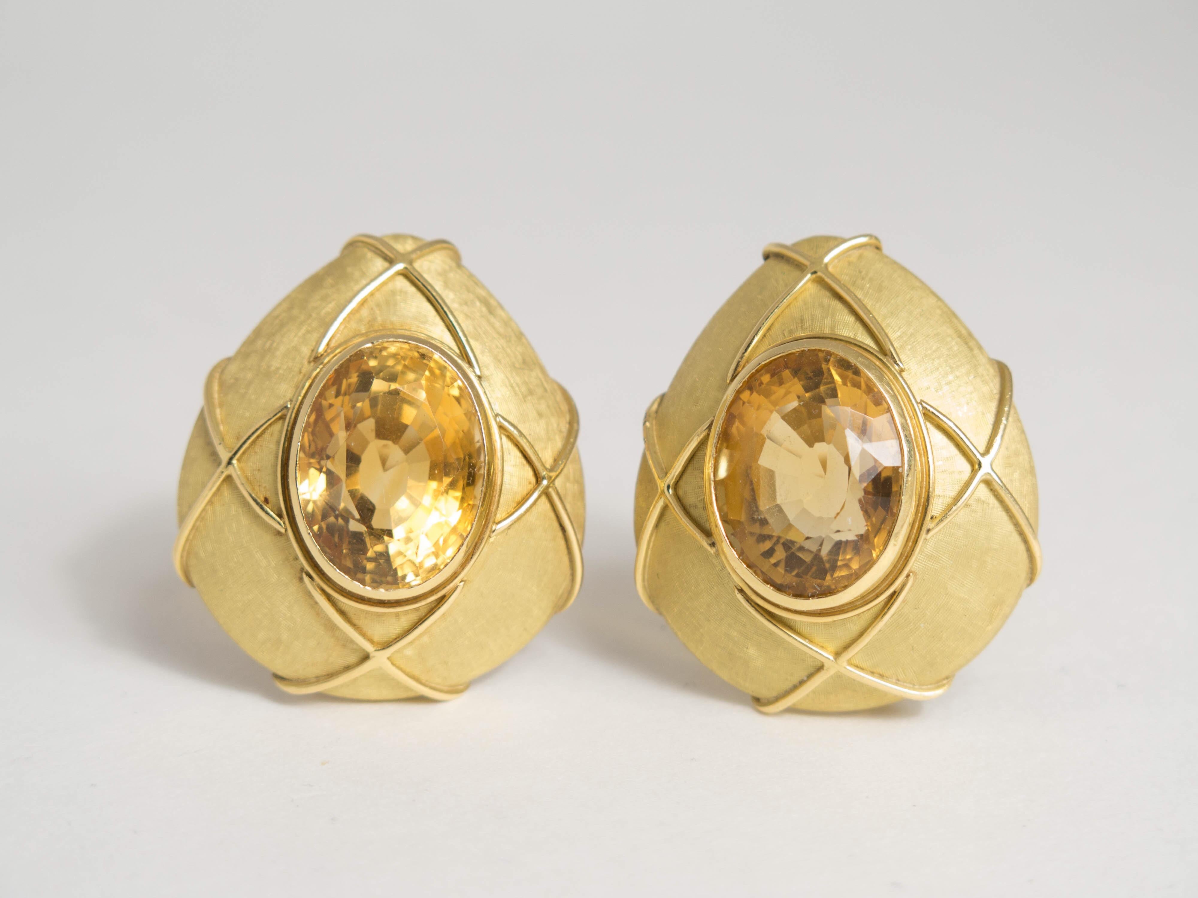 Oval Cut Pair of Large 1980s Gold and Citrine Clip Earrings For Sale
