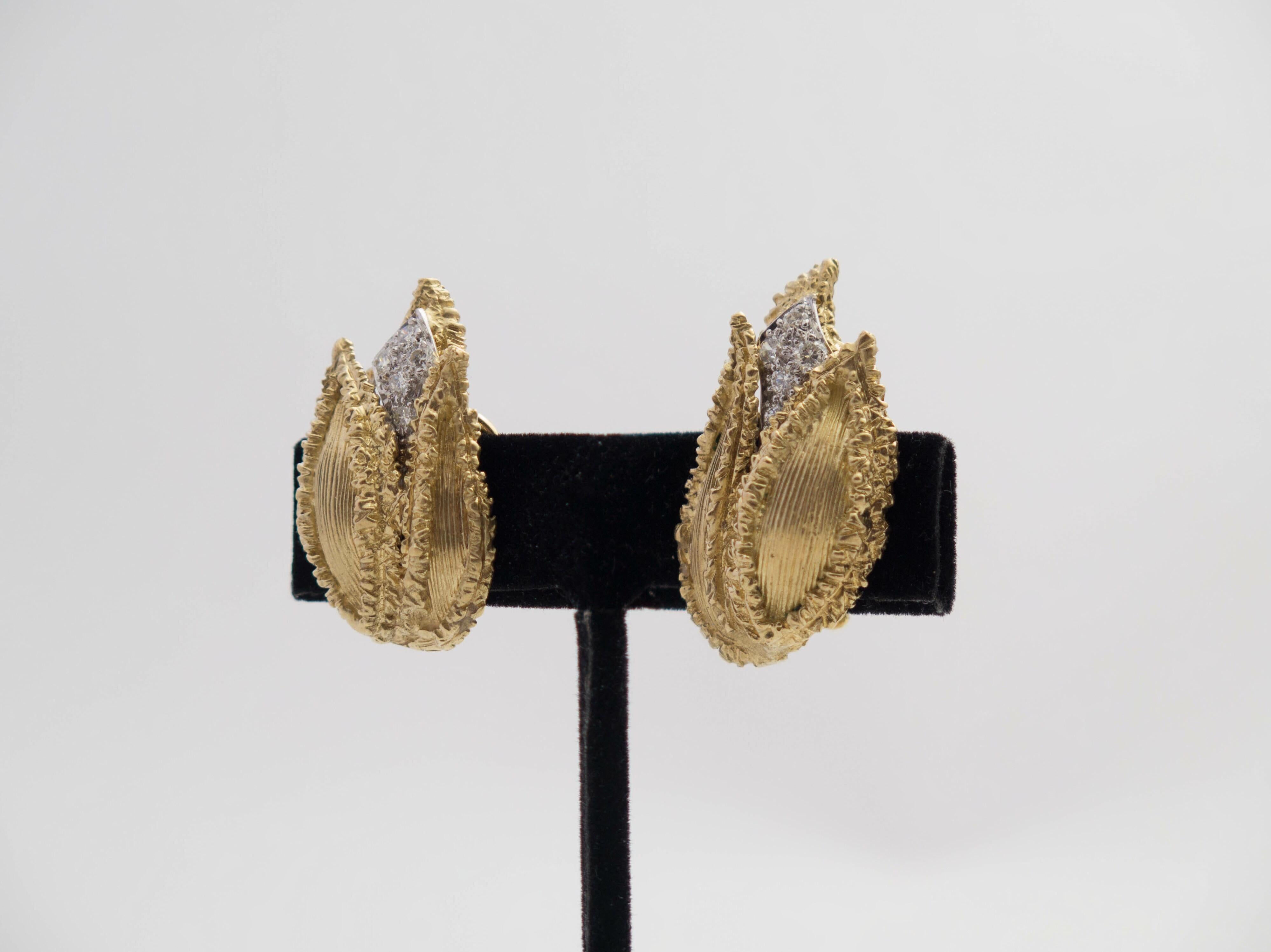 Round Cut Diamond 18 Karat Gold Tulip Earrings
