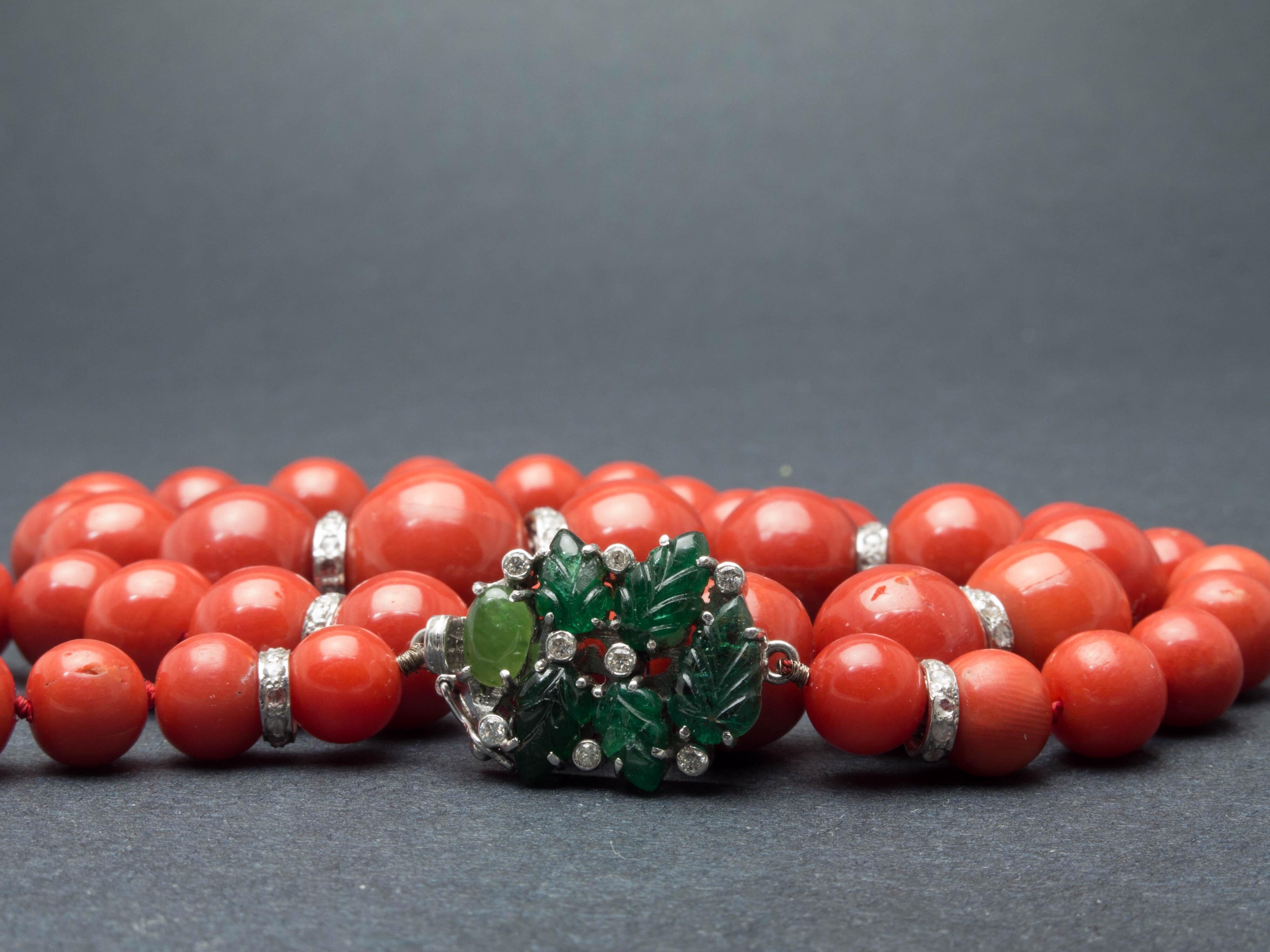 Rote Naturkoralle Perle Diamant Halskette im Angebot 1