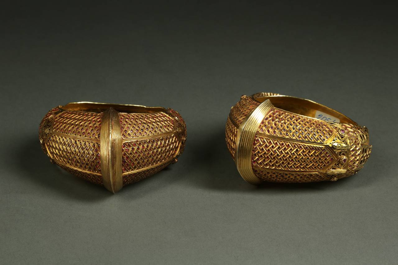 A fine and rare pair of late 19th century Minangkabau high karat gold (18k-20k) and ruby inset armbands (gelang gadang) from the region of Batu Sangkar, West Sumatra, Indonesia.
The Minangkabau are a powerful and wealthy ethnic minority spread