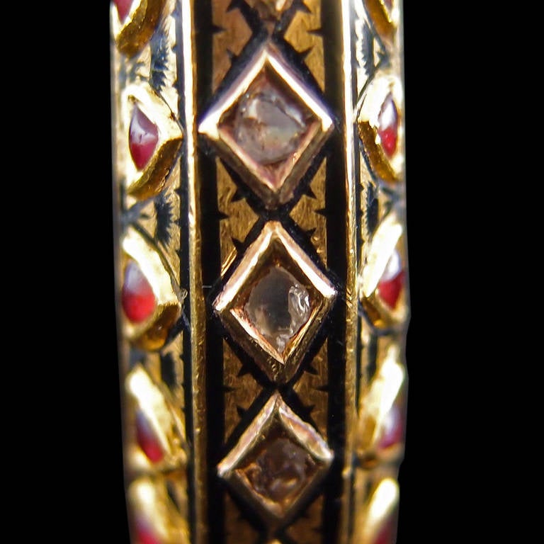 Bracelet jonc moghol en or, diamants, rubis et émail Bon état - En vente à Austin, TX