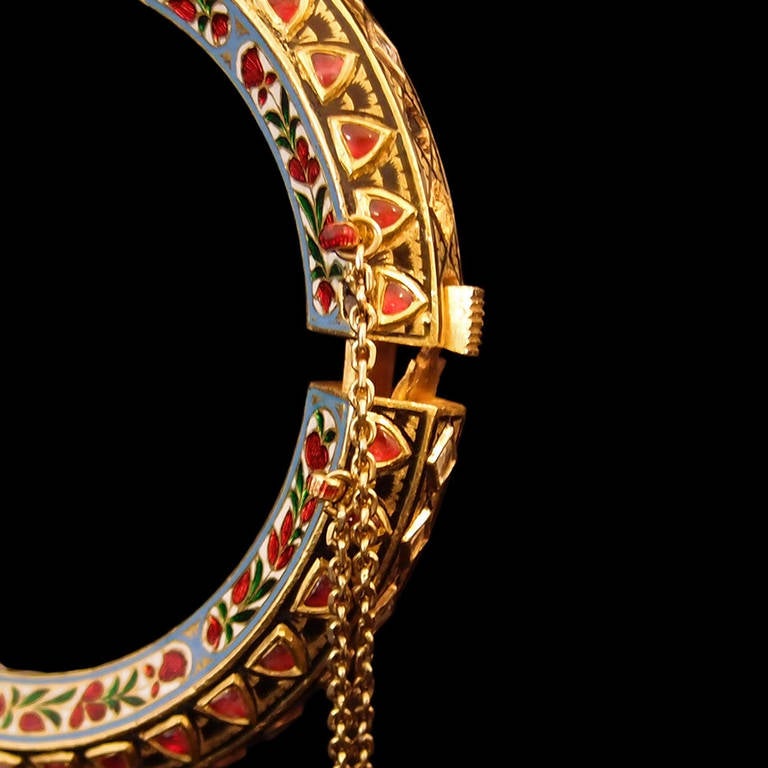 Mughal Gold, Diamond, Ruby and Enamel Bangle In Good Condition For Sale In Austin, TX