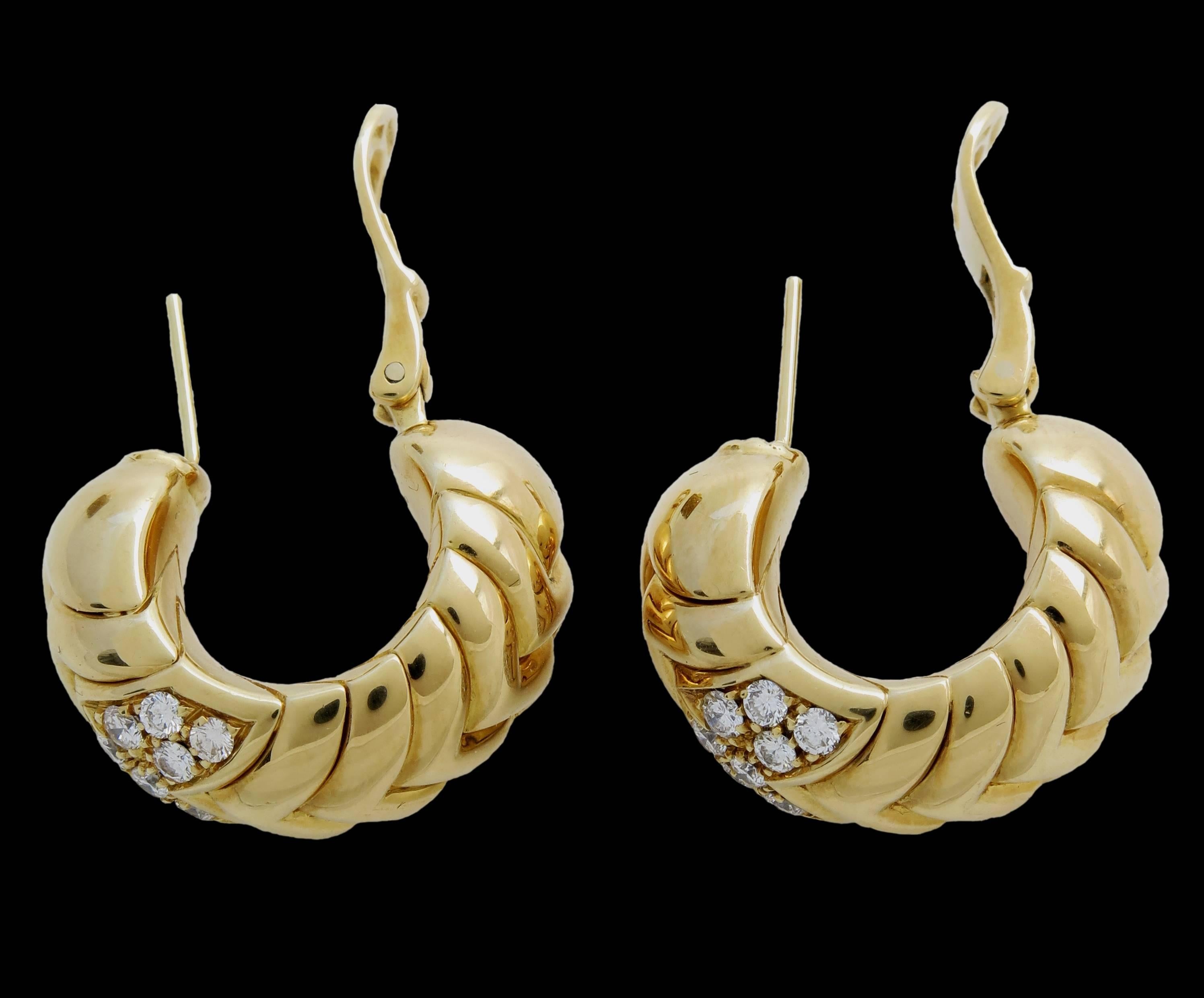Bulgari Spiga Diamond Gold hoop Earrings In Excellent Condition In Austin, TX