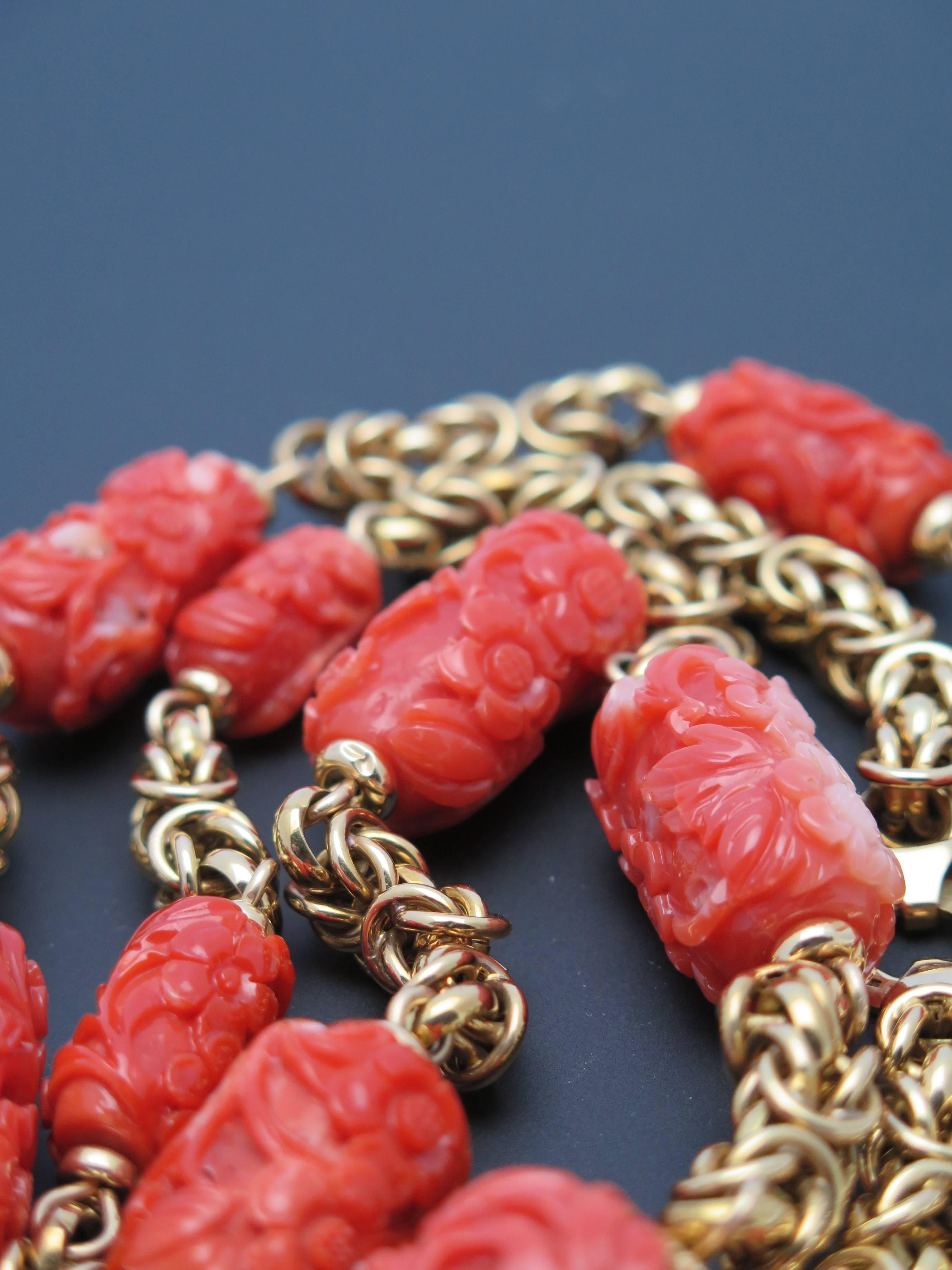 A Bold and Impressive Carved Coral Gold Chain Necklace 1