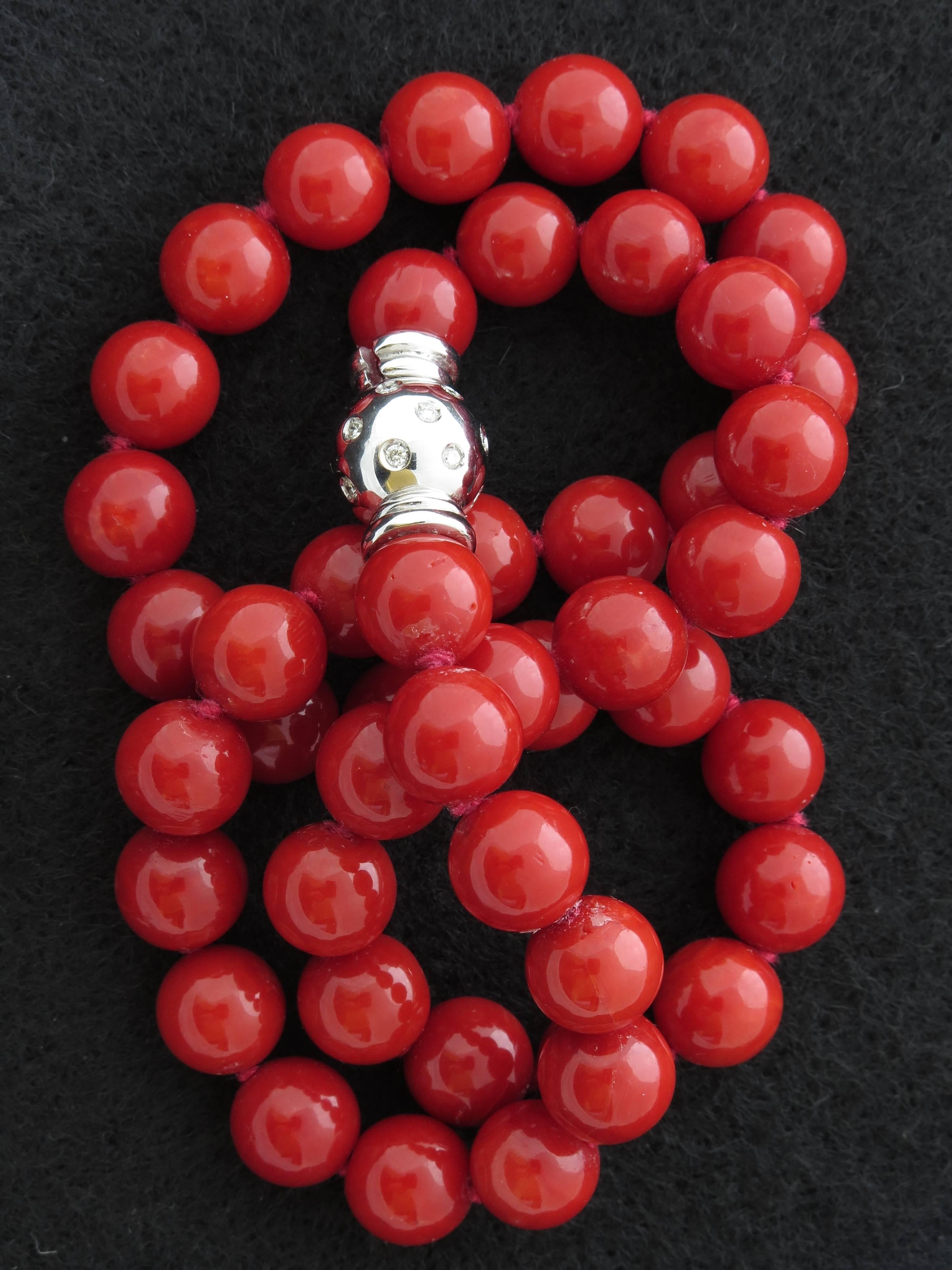 Contemporary Gorgeous Natural Mediterranean Coral Bead Necklace 