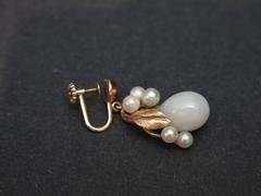 1950s Pearl White Jade Gold Screw Back Earrings