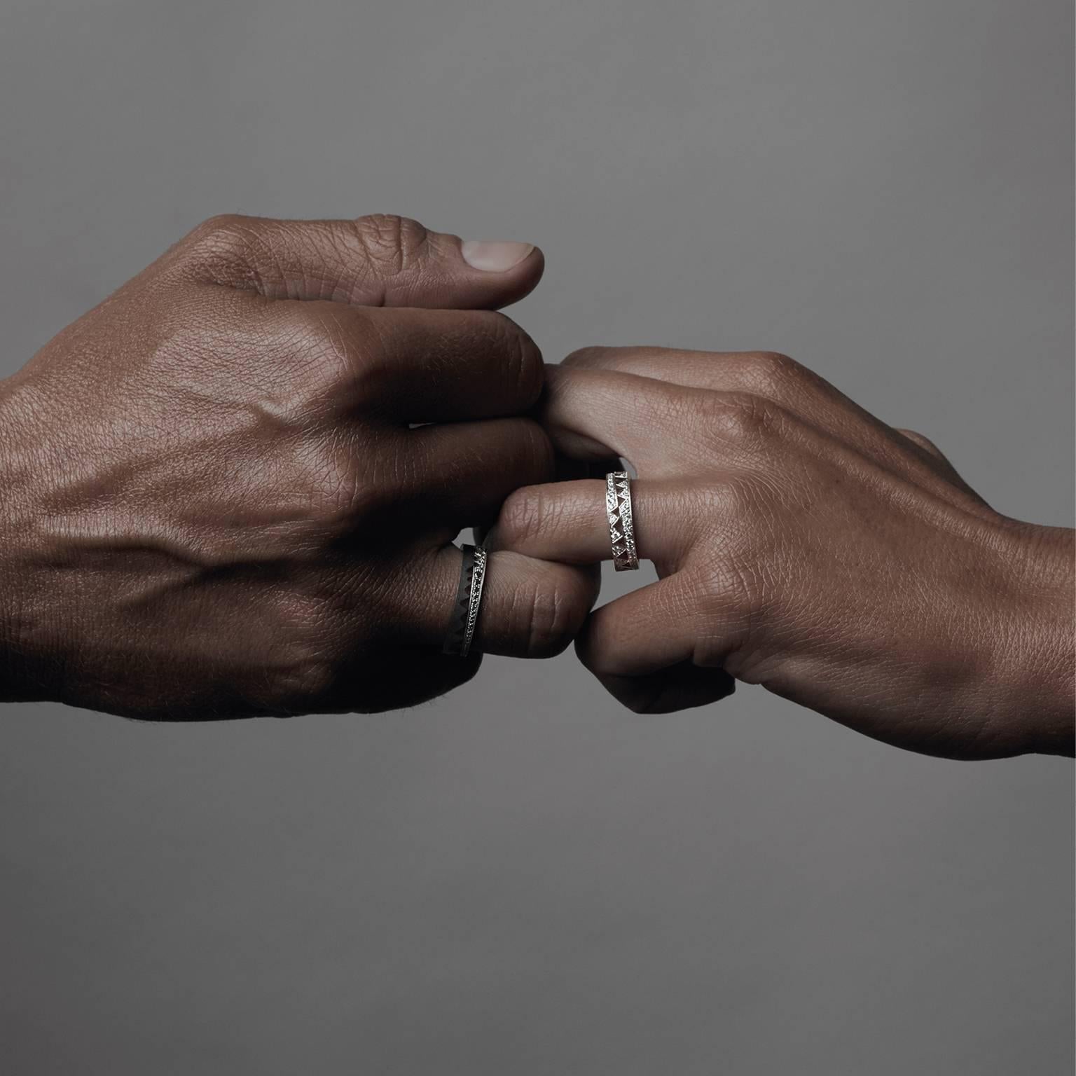 18K white gold AKILLIS Capture Me band ring for him half-set with white diamonds.                                                                                                   Diamonds (cts): 0,304                                                