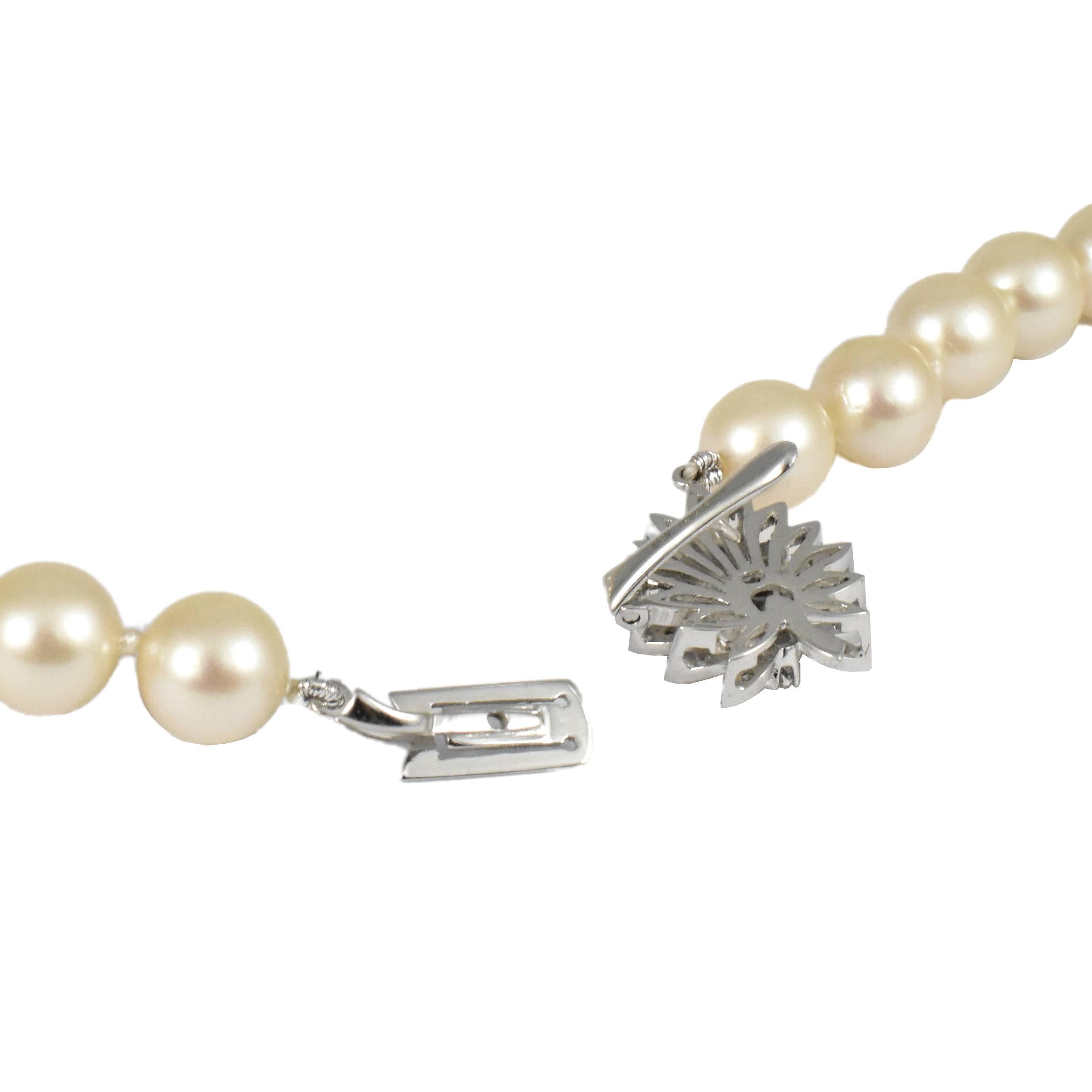 Women's 18K Gold Daou Handmade Pearl Necklace with detailed Diamond Clasp in Leaf design For Sale