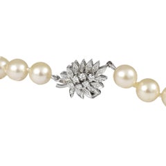 Daou 18K White Gold Diamond Clasp Handmade Pearl Leaf Necklace