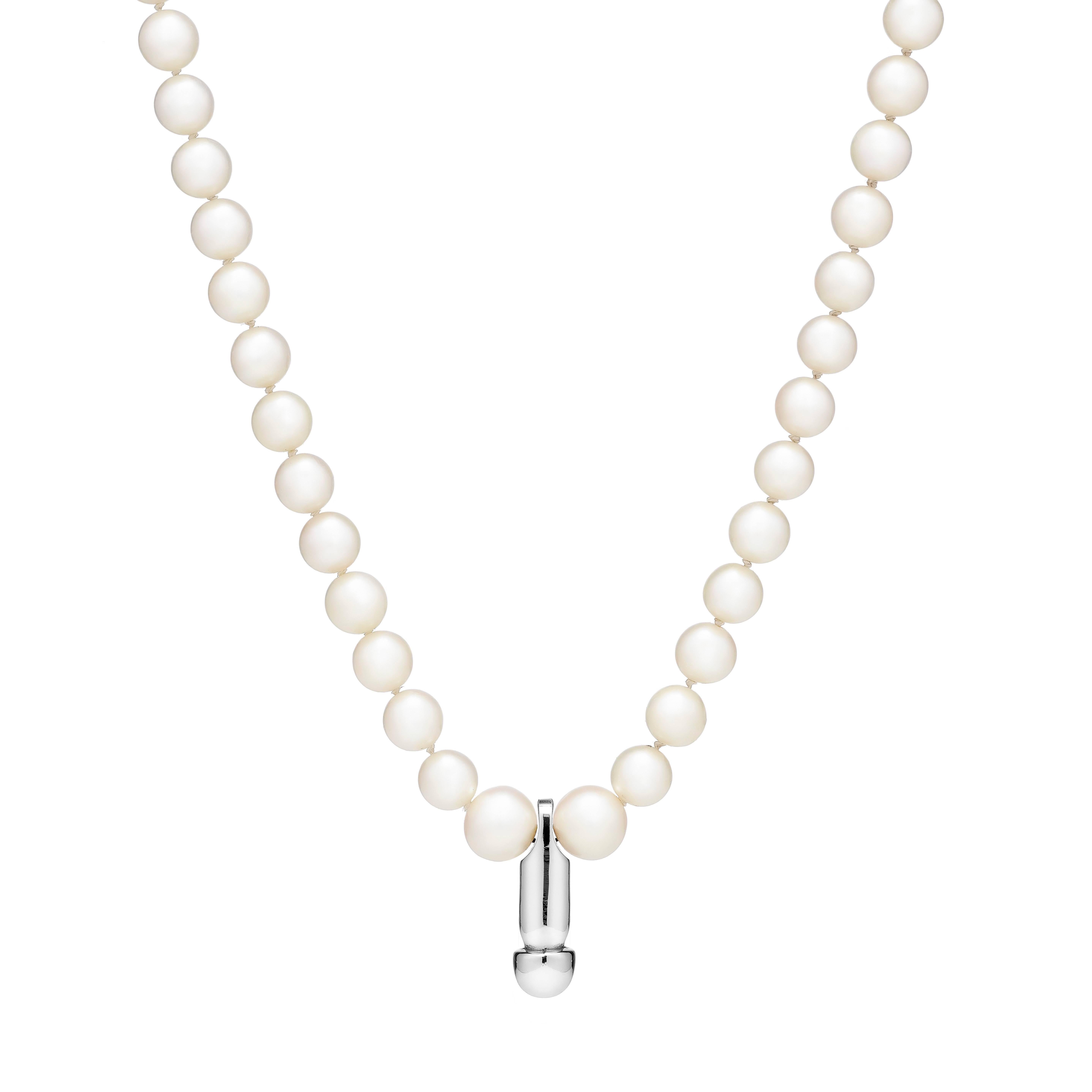 'Pretty Dix' Pearl Necklace with Silver Magnetic Clasp For Sale