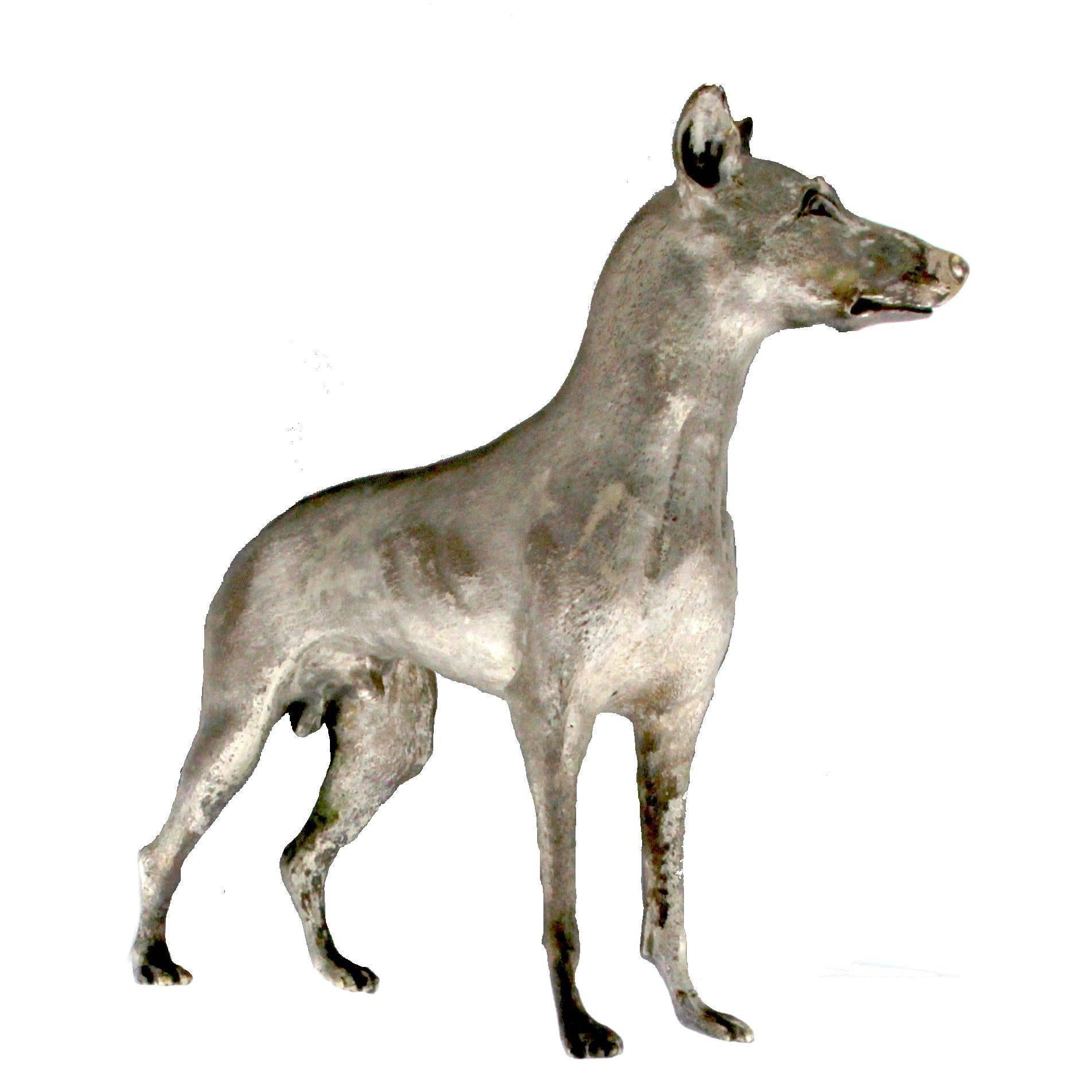 männliche Doberman-Hunde-Skulptur in Silber