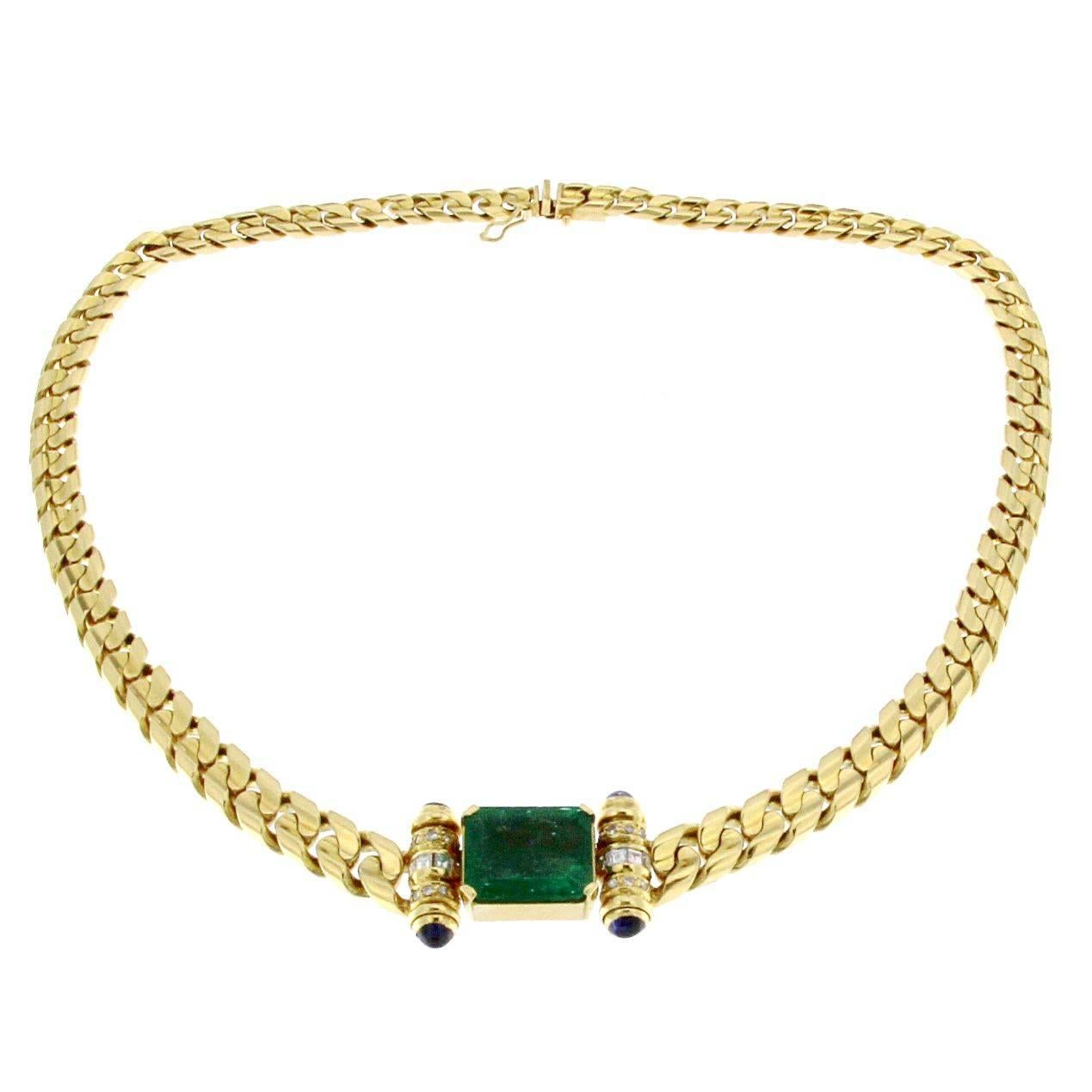 Emerald Necklace in 18 Karat Yellow Gold For Sale
