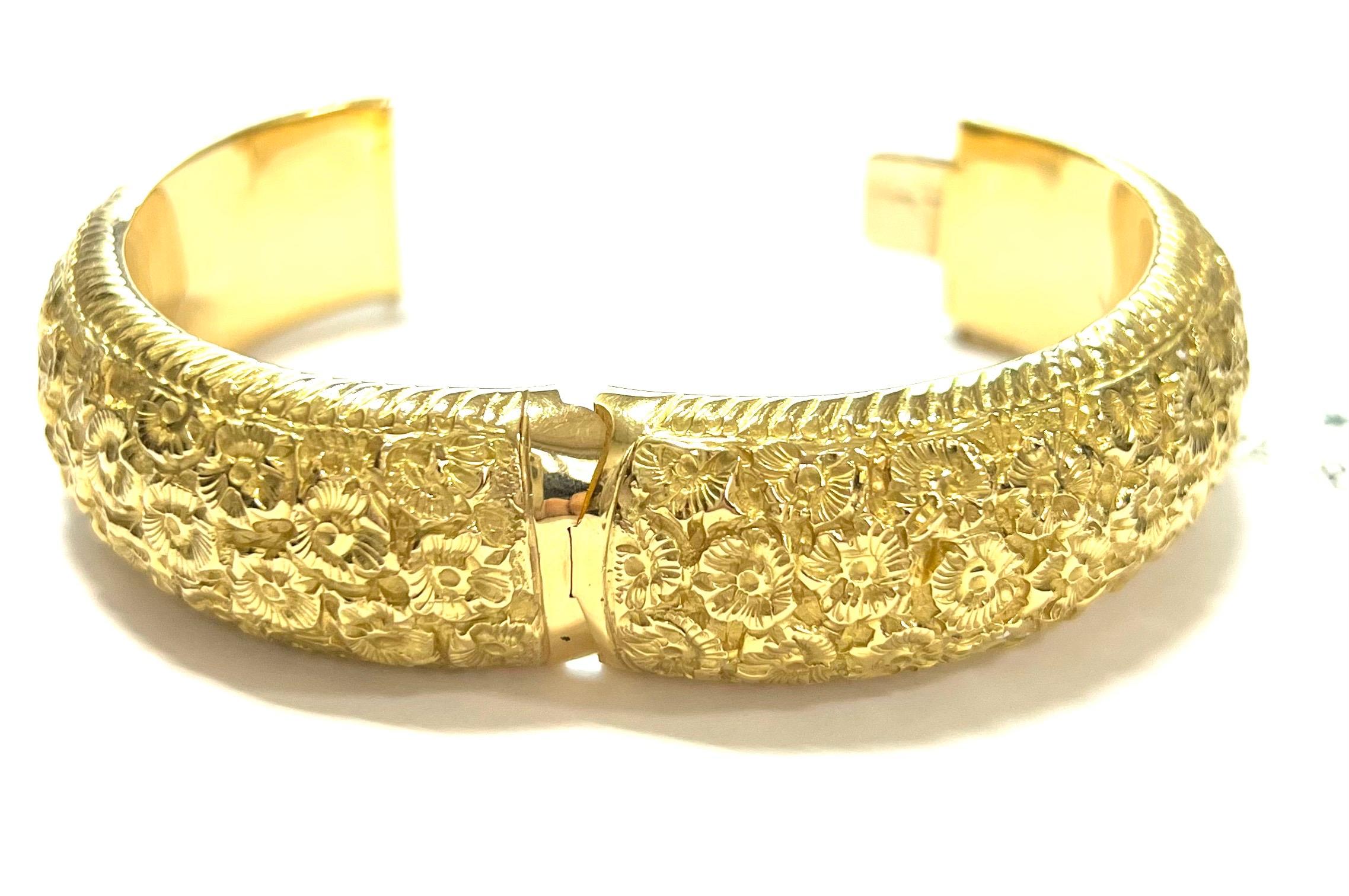 Women's or Men's Chiseled Bangle Yellow 18 Karat Gold