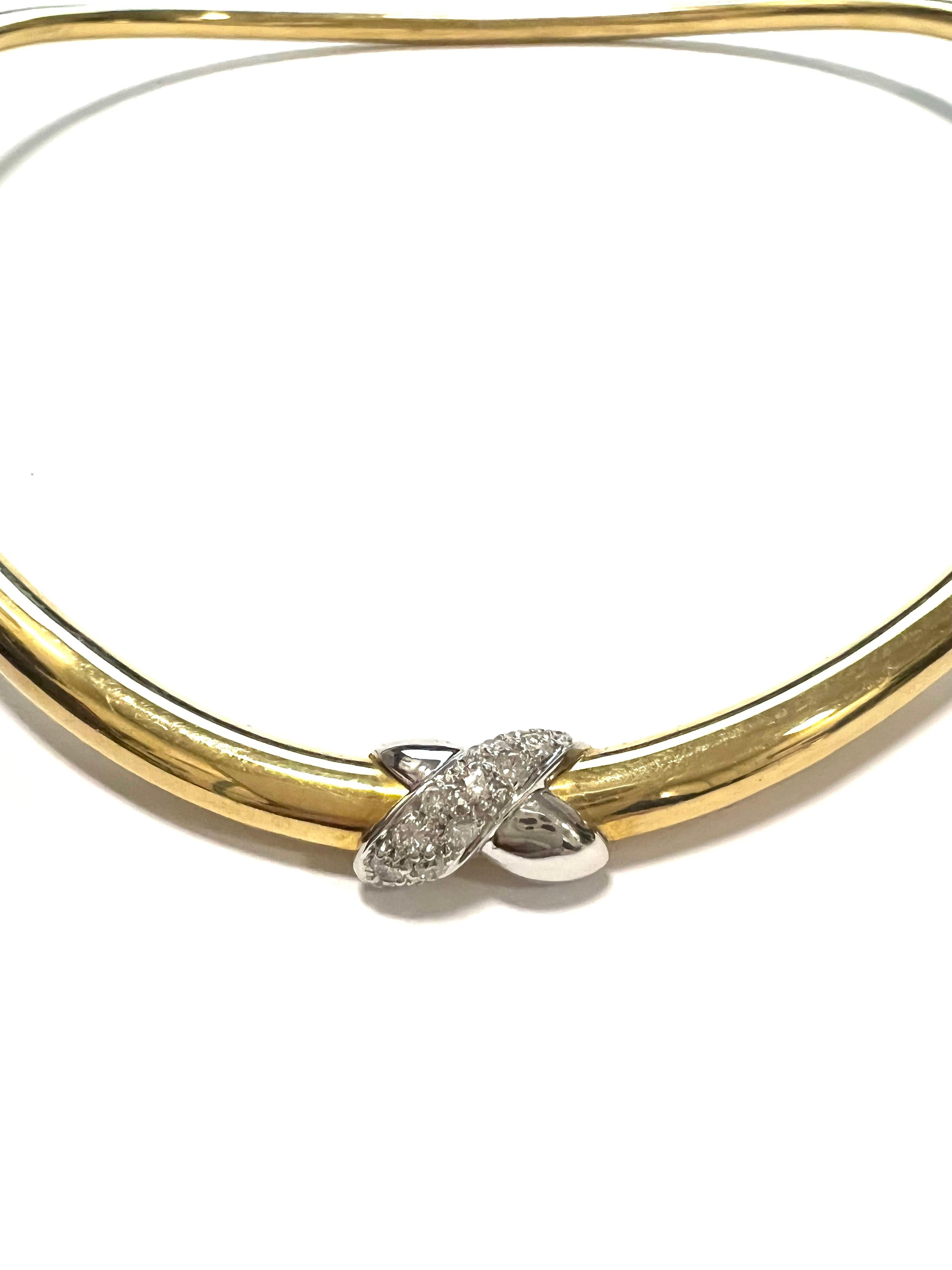 Rigid chocker in 18 kt yellow gold embellished with white gold detail and white diamonds
The diameter of the necklace is 12x12.5 cm
The total weight of the gold is GR 31.10
The total weight of diamonds is ct 0.40
Stamp 10 MI 750

