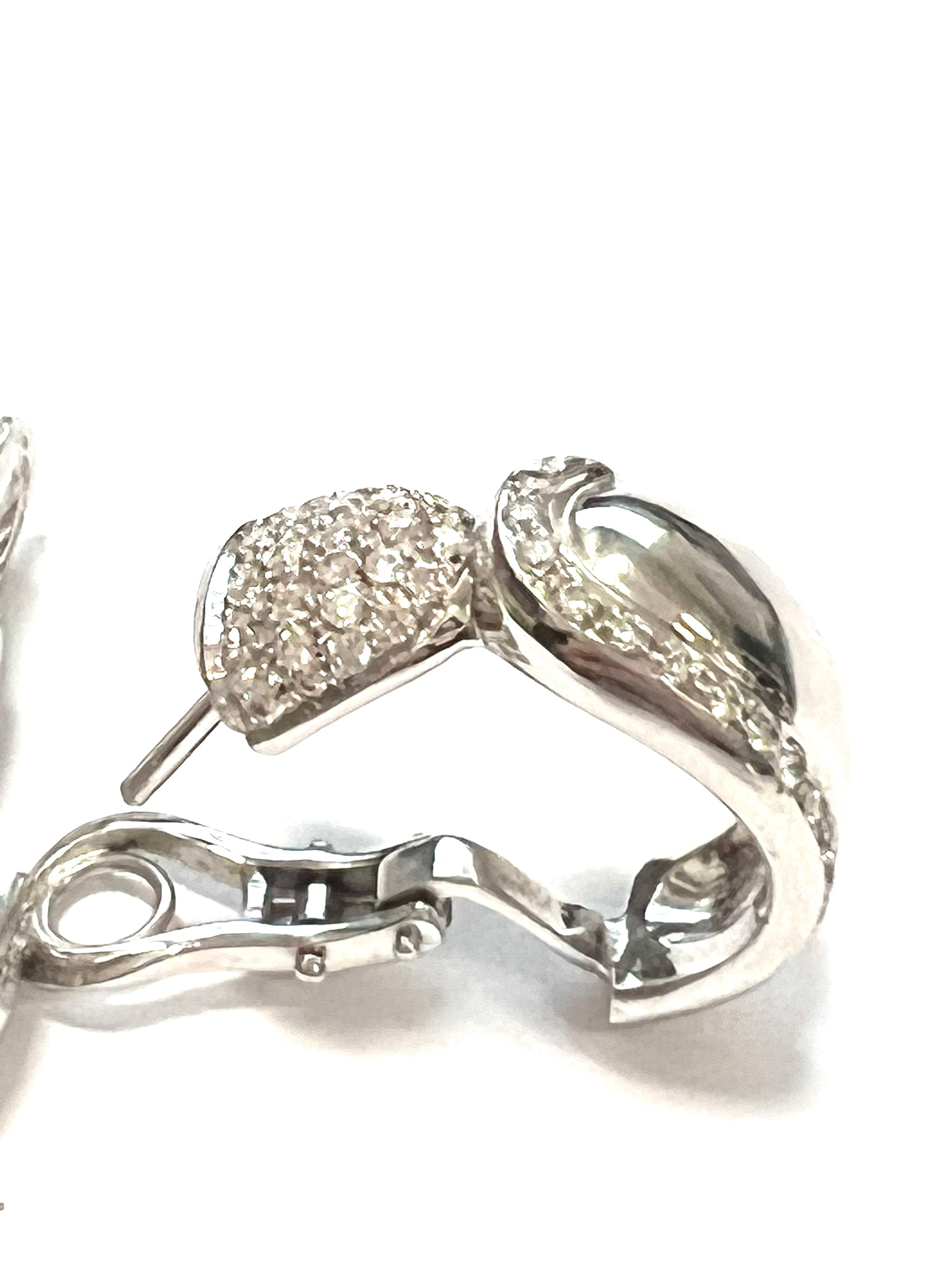 Boucles d'oreilles en or blanc 18 carats et diamants Pour femmes en vente