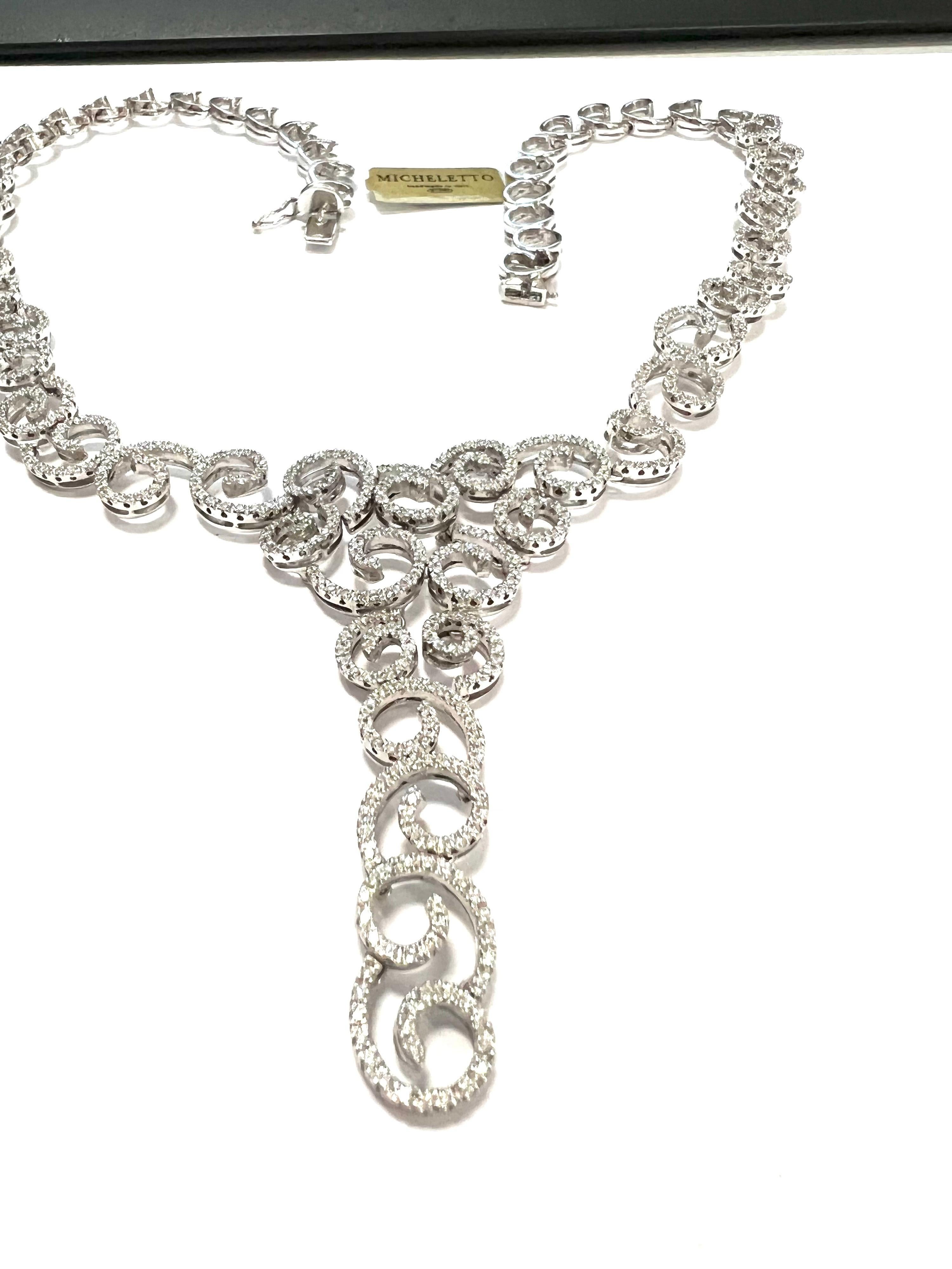 Wunderschöne Halskette aus 18k Weißgold und weißen Diamanten aus der 