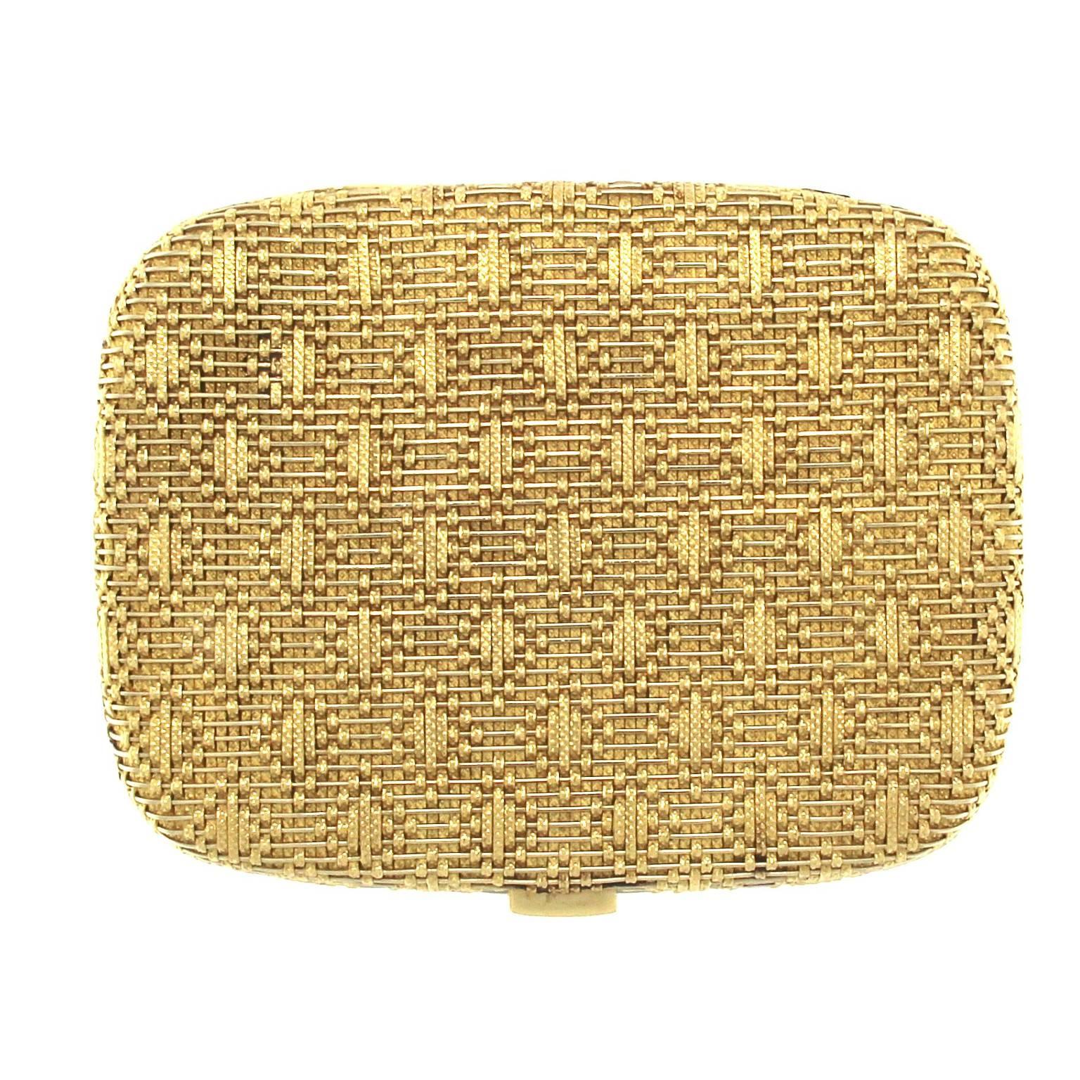 This 1950s authentic compact box powder and vanity mirror underneath was crafted in solid 18K yellow gold. 
The compact box has been embellished by skilled hands with a fabric effect finishing, really impossible to recreate nowadays. 
This authentic