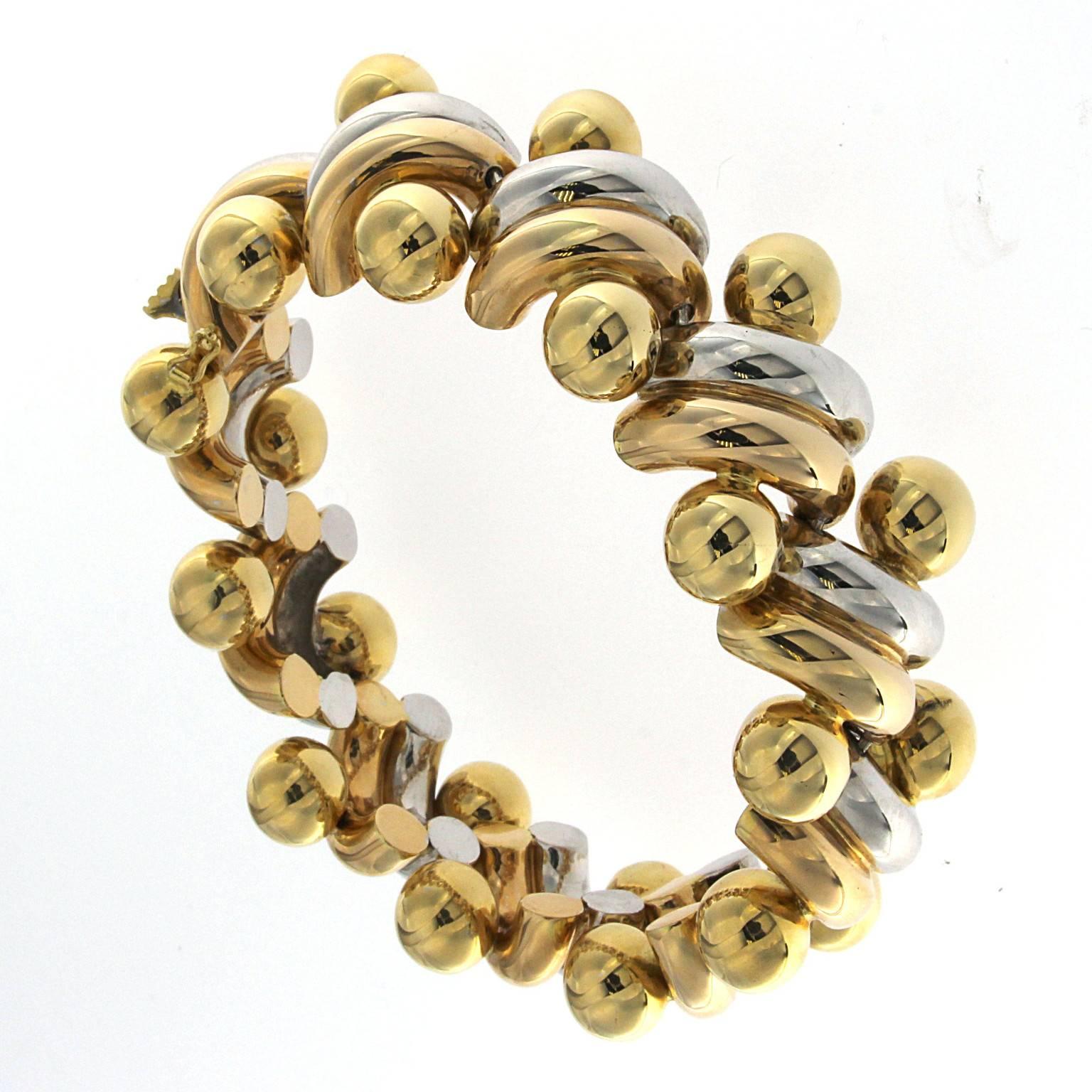 Wonderful 18kt gold bracelet in yellow, white and rose tone gold from the 70s
Total weight of gold: gr 89.40
Stamp: 750, 10 MI
