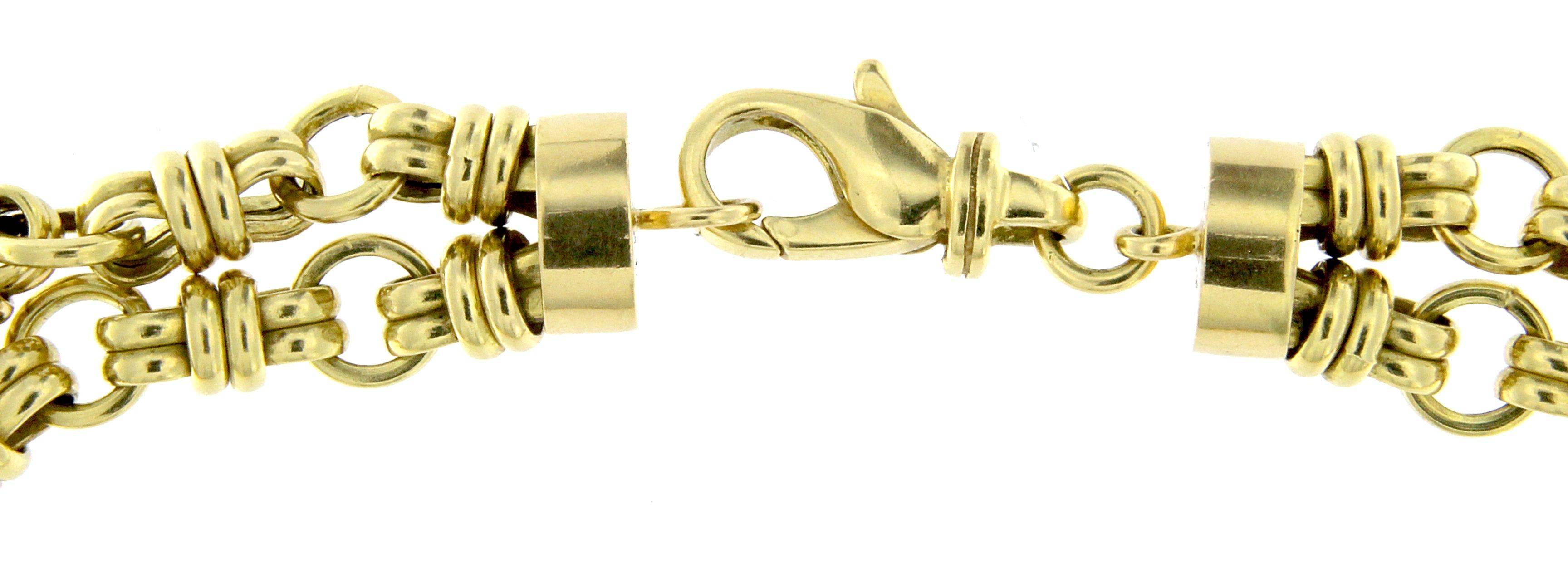 Sehr ländlich, ein wenig lebhaft und fröhlich ist diese zweisträngige Halskette aus 18 kt Gold Anhängern
Jeder einzelne Stiefel wurde von Hand entworfen und geformt
Gesamtgewicht des Goldes gr 130,90
stamp750