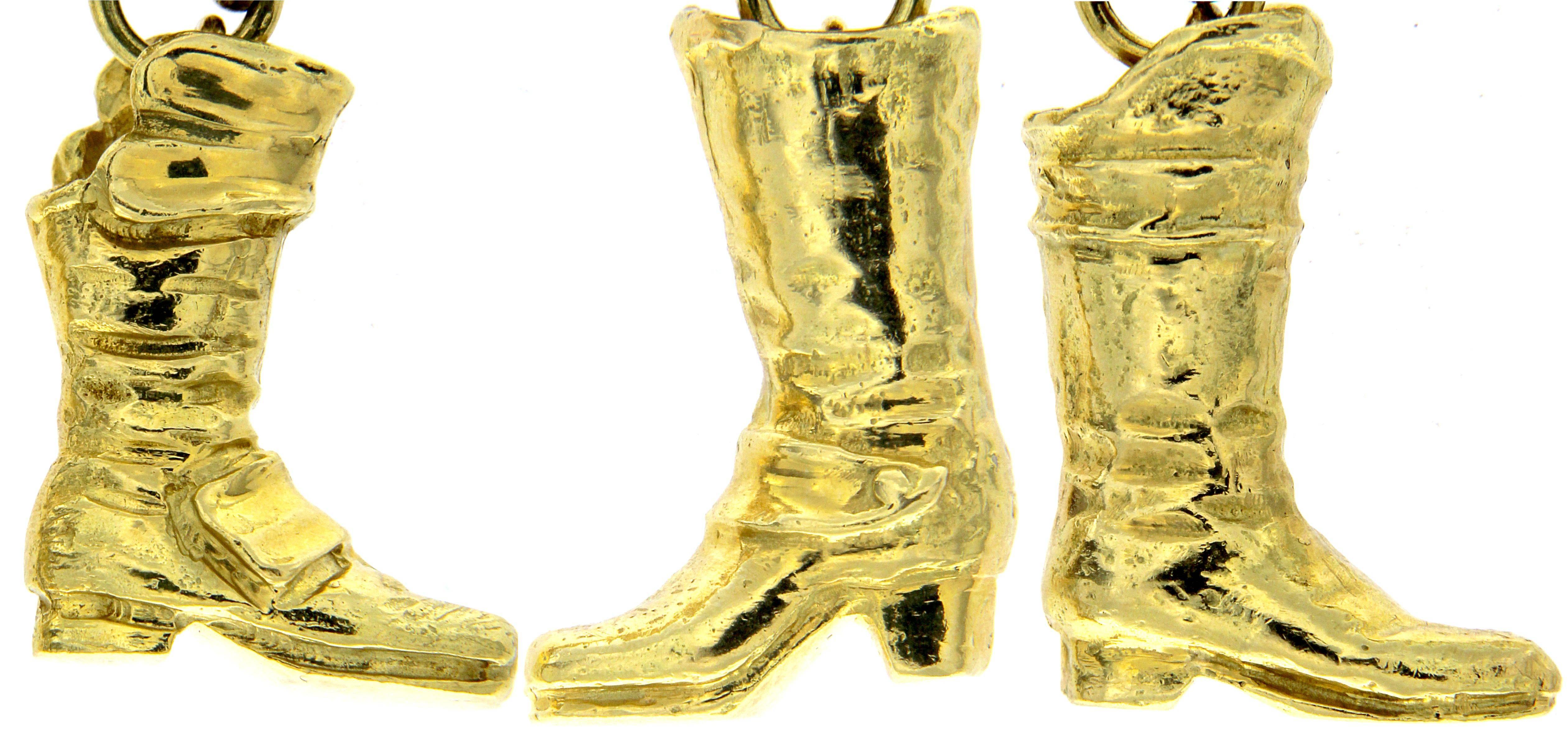 Collier pendentif bottes en or 18 carats avec pendentif en vente 1