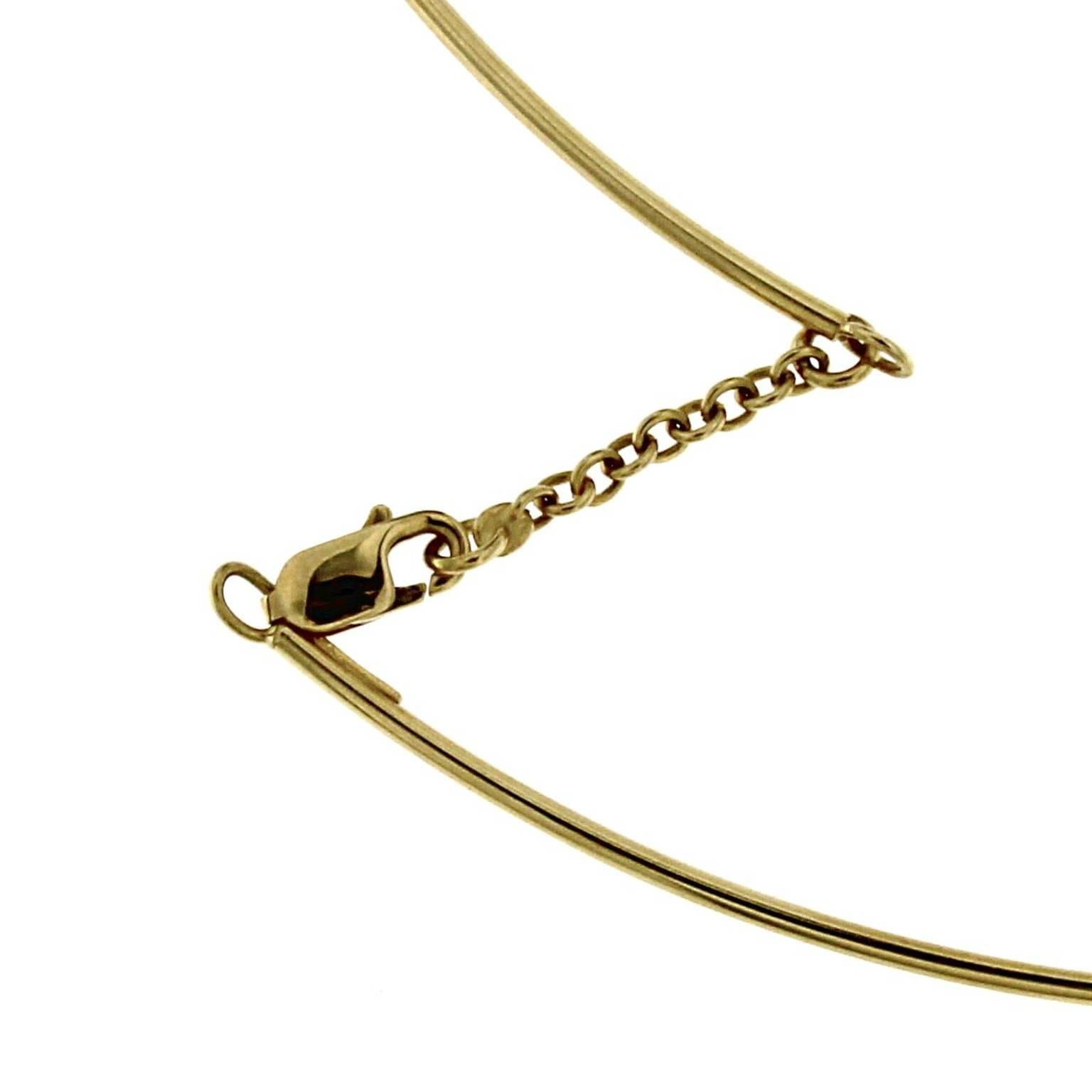 Percfect Collier suitable for all women thanks to the lateral joints and the adjustable closure on the back. It is characterised by minimalistic design with a  thin gold wire.
Made of 18 kt yellow gold, total weight: gr 6
Stamp: 368AR, 750