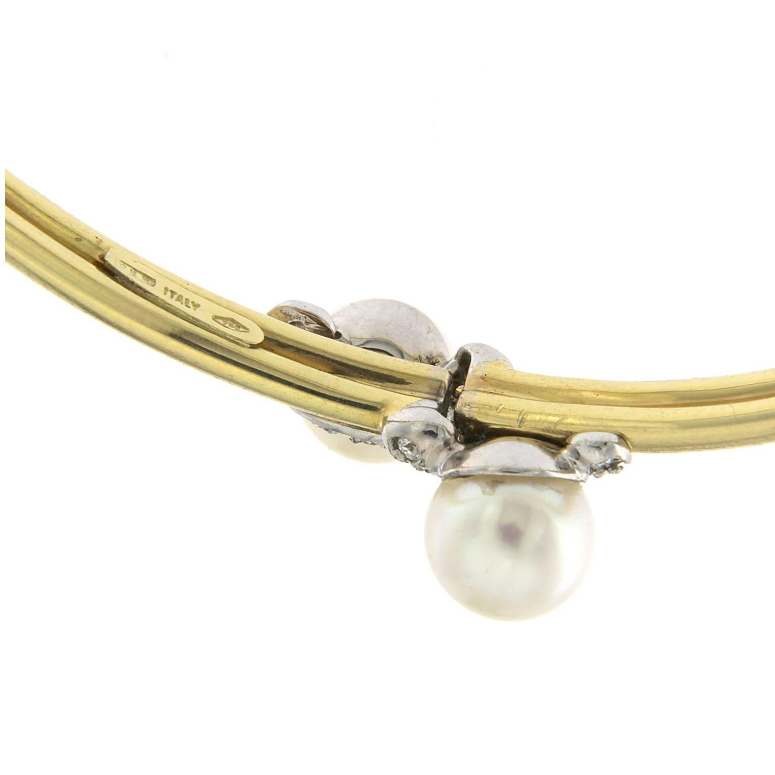 Modern Contrast Bracelet with Pearls in 18 Karat Gold For Sale