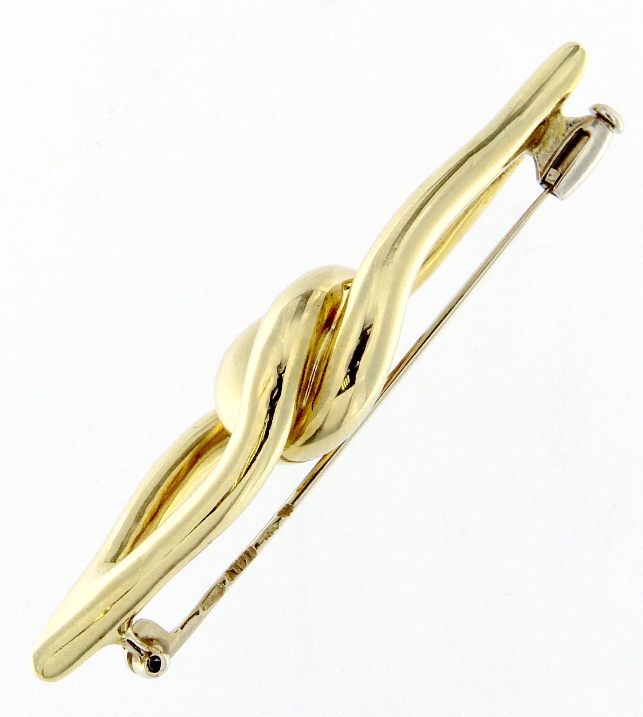 Cross brooch of two barrels shaped with drops in 18 kt yellow gold
Total grams of gold gr 7.40