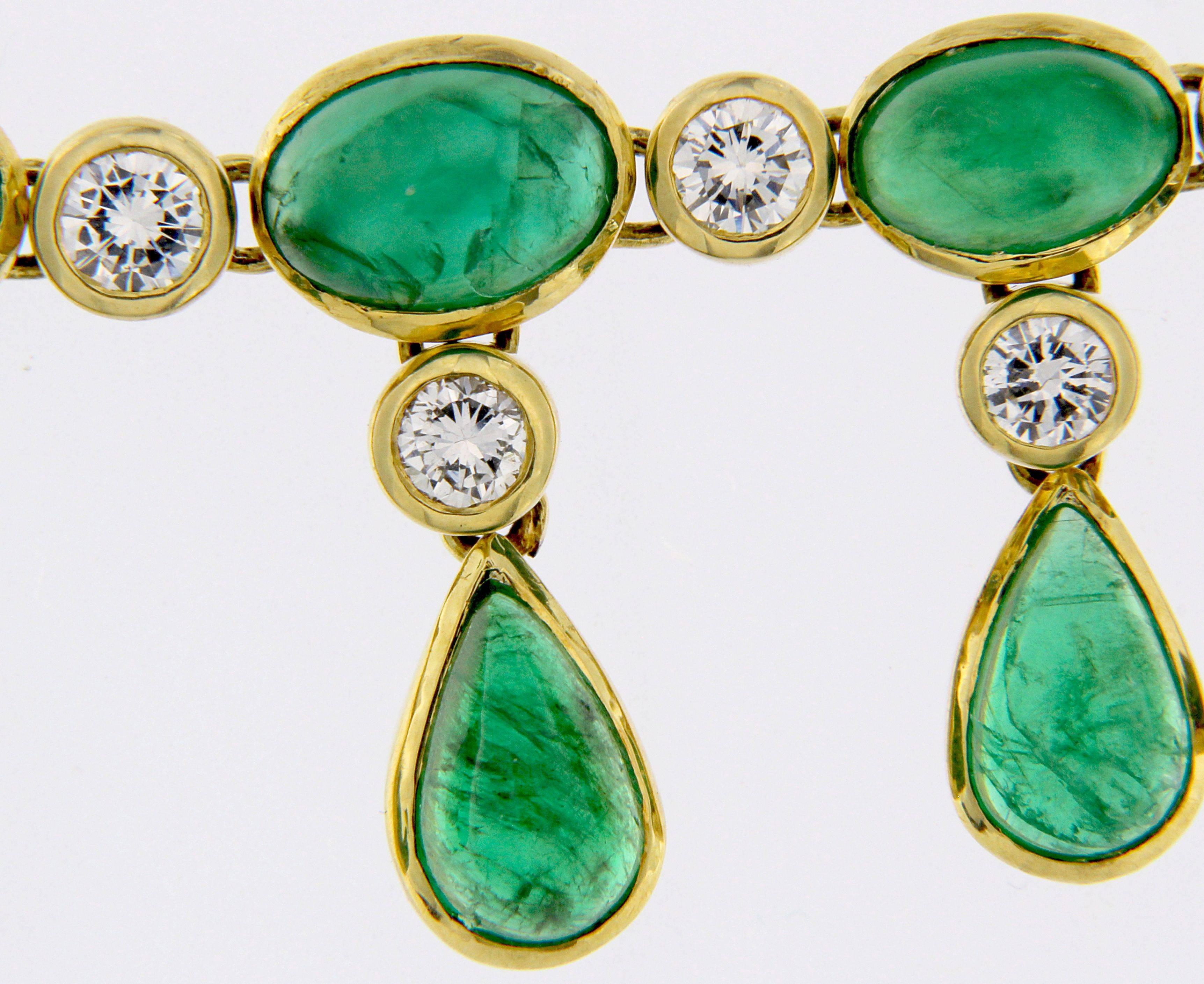 18 Karat Gold Halskette mit Smaragd und weißen Diamanten (Brillantschliff) im Angebot