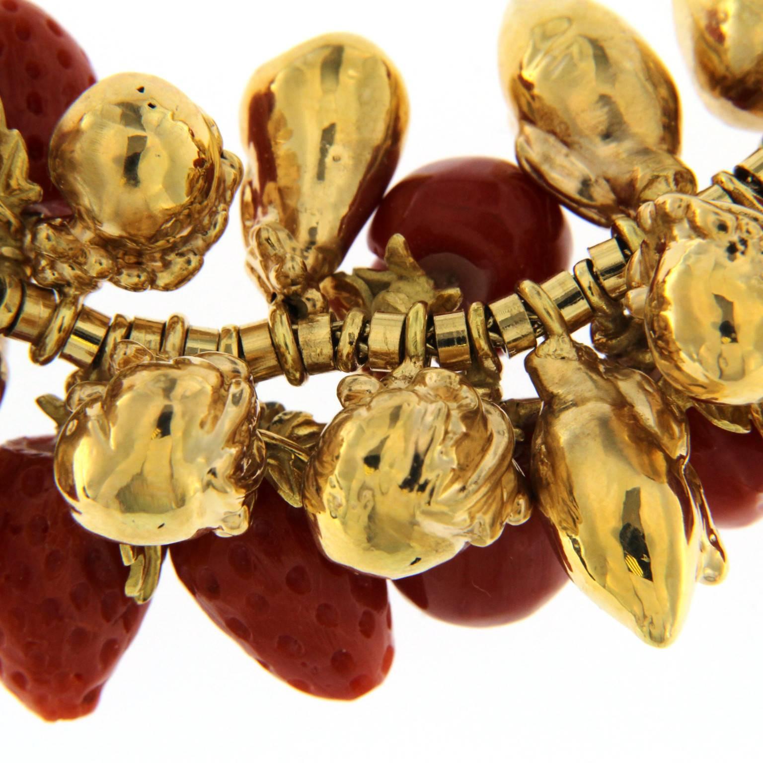 Coral and 18 Karat Yellow Gold Fruit Necklace In New Condition In Milano, Lombardia