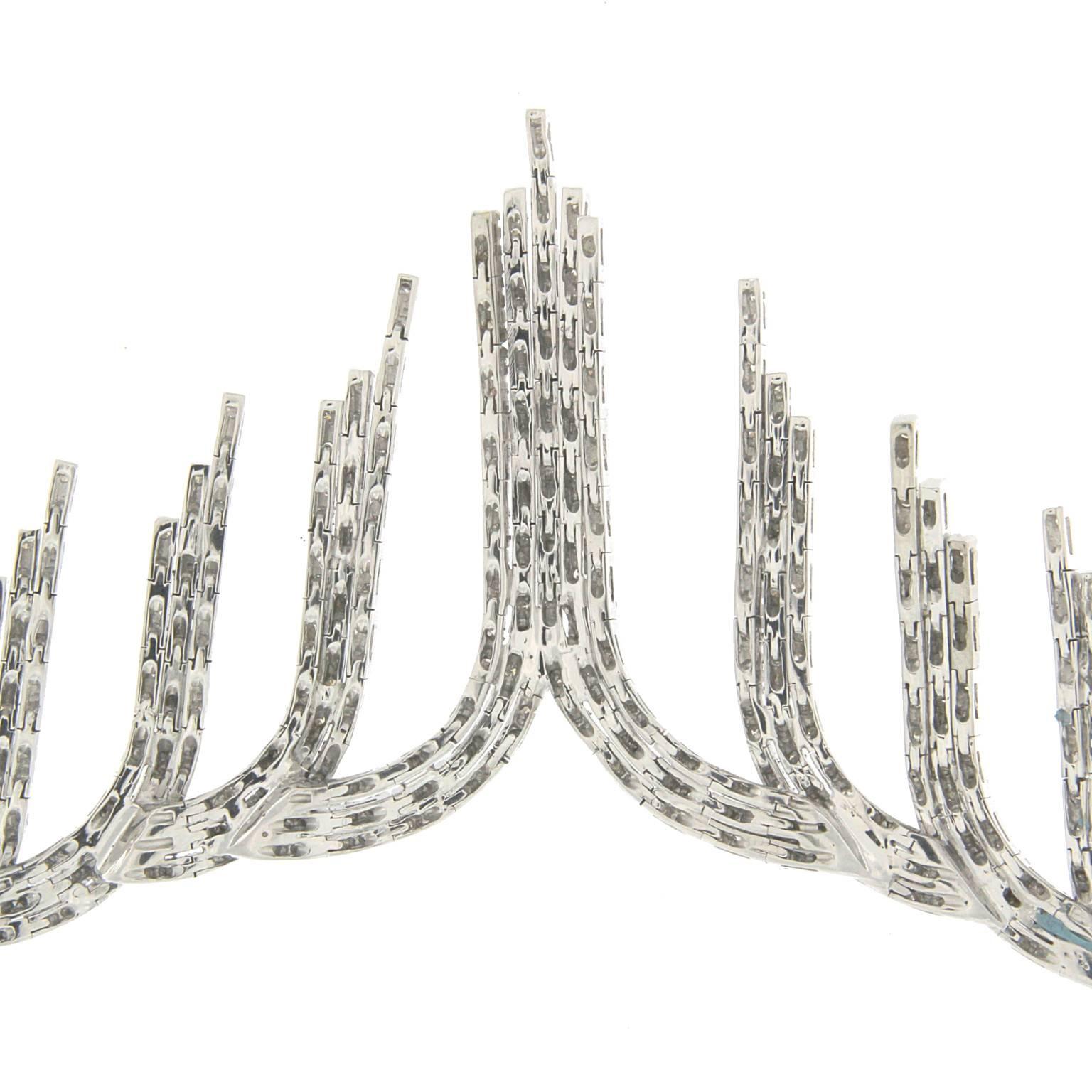 18 Karat White Gold and White Diamond Necklace from the Collection Peacock In New Condition For Sale In Milano, Lombardia