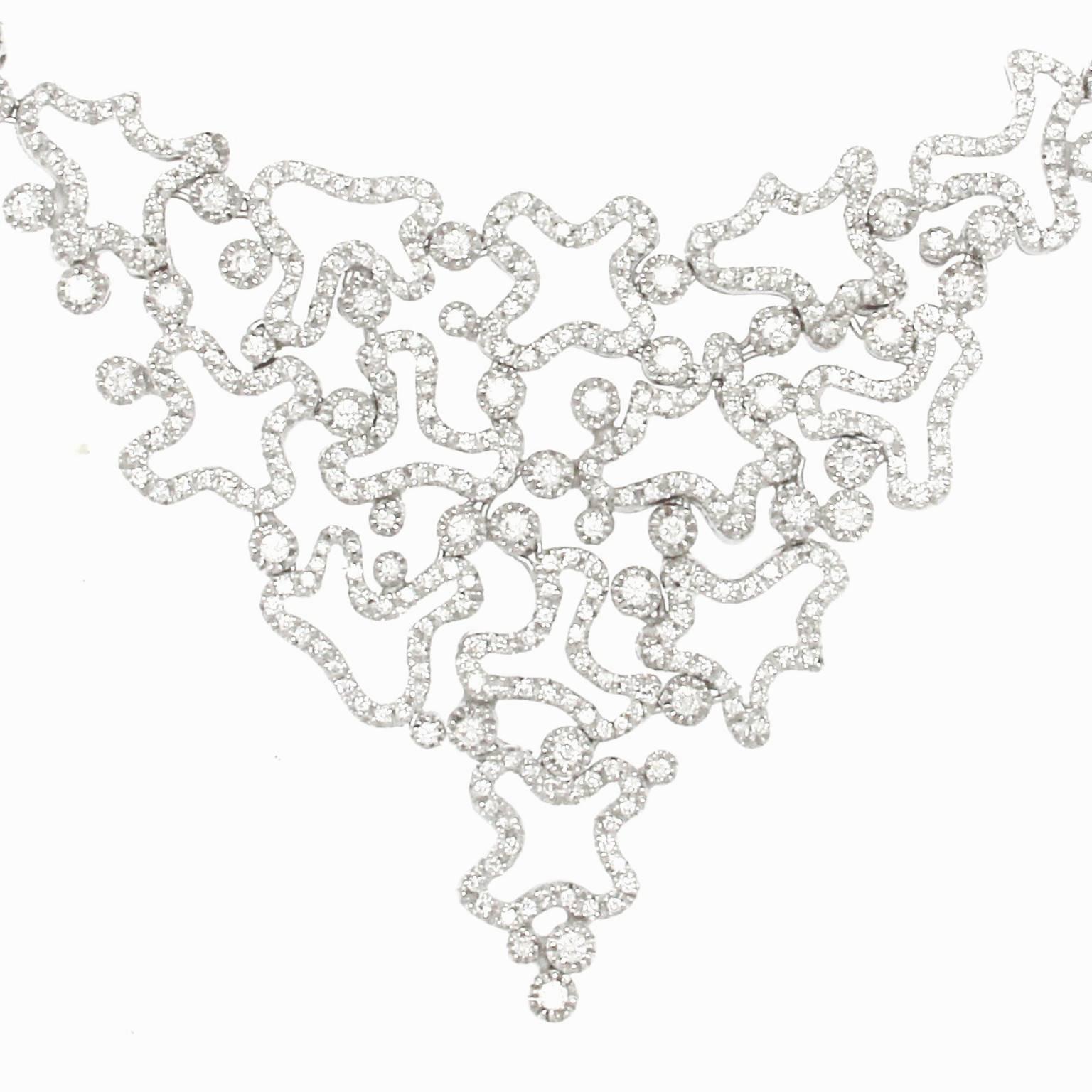 Description:
This stunning 18 kt gold necklace from the 