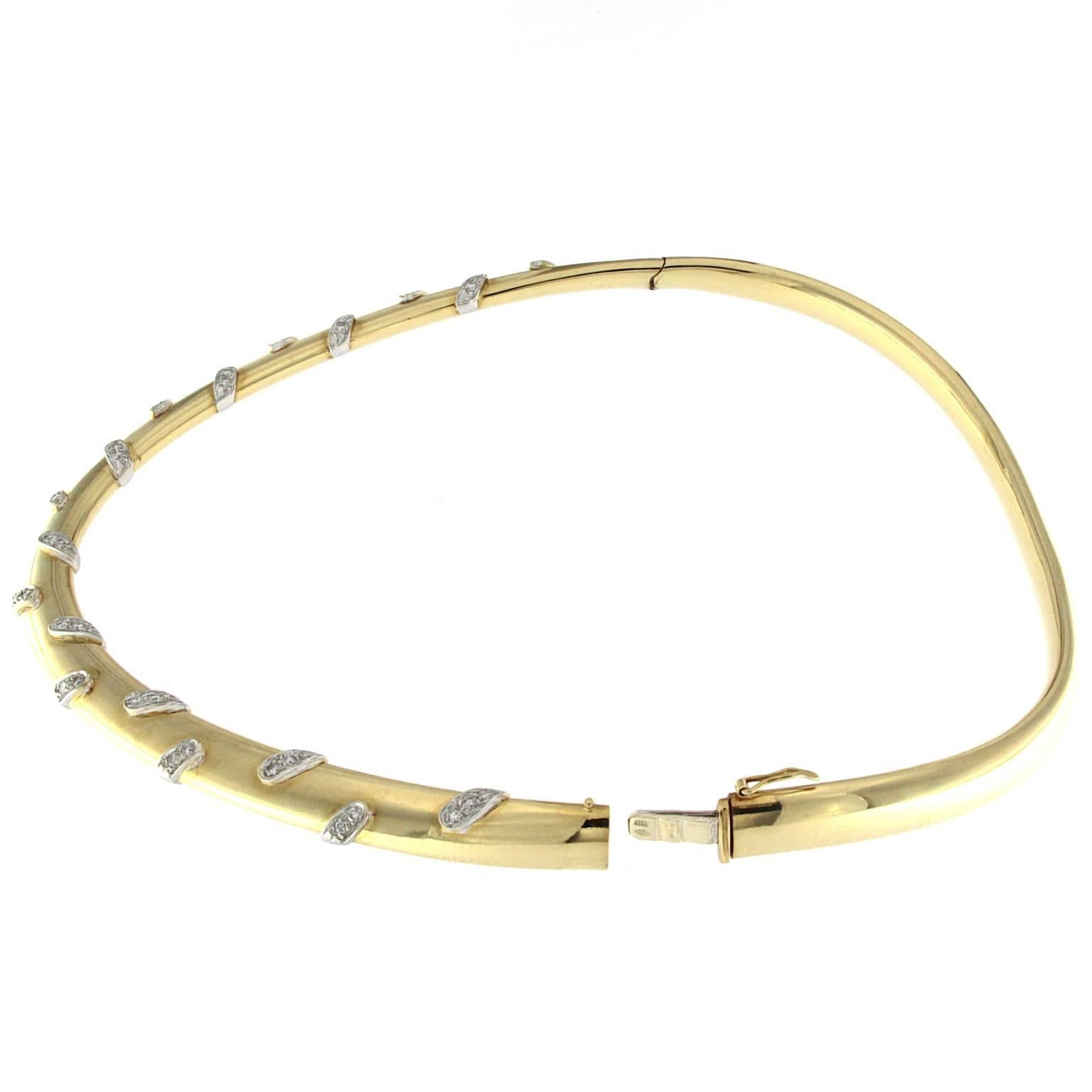 gold collier