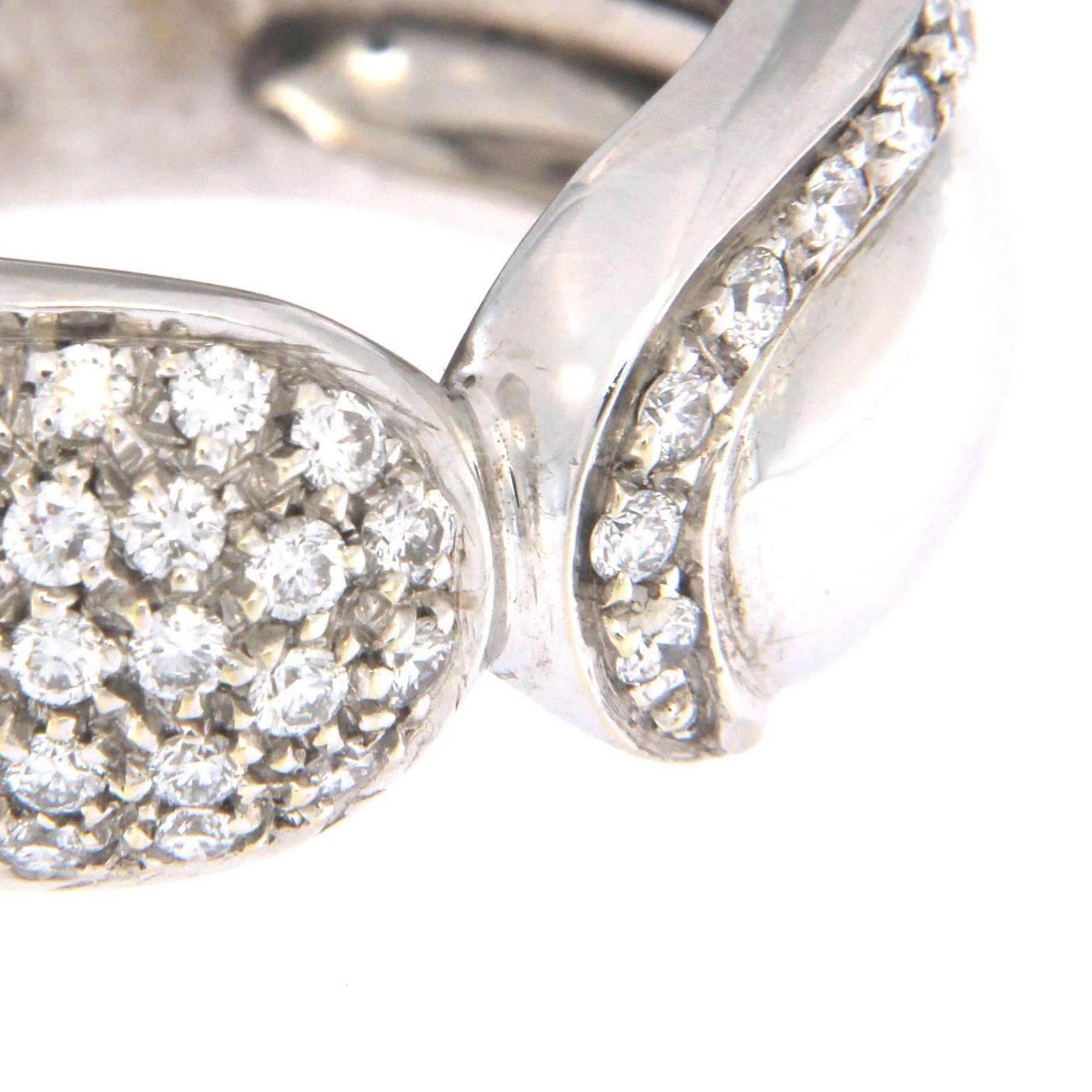 Ring aus Weißgold mit 18 Karat Diamanten (Brillantschliff) im Angebot