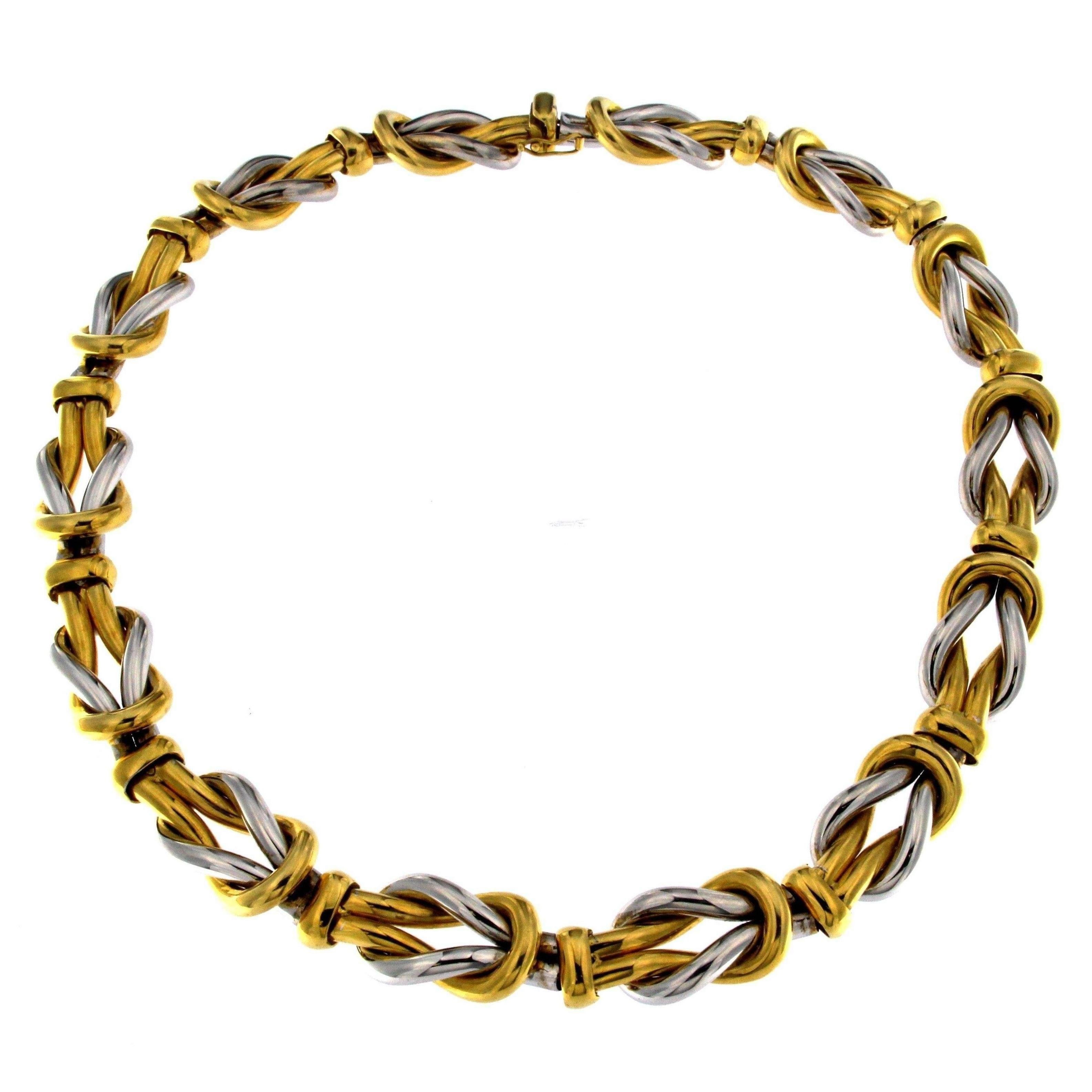 die Abwechslung von Gelbgold und Weißgold in der Abfolge der Knoten von großem Wert für das Design dieser Halskette, die sich für eine sportliche Garderobe, aber auch für besondere Anlässe eignet
Das Gesamtgewicht des Goldes beträgt 116,90 GR

