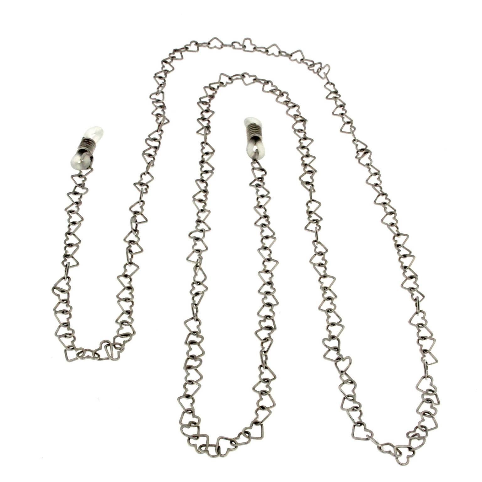 18 kt white gold chain with hearts for eyewear
The total weight of the gold is GR 14.40

Stamp 10 MI 750

