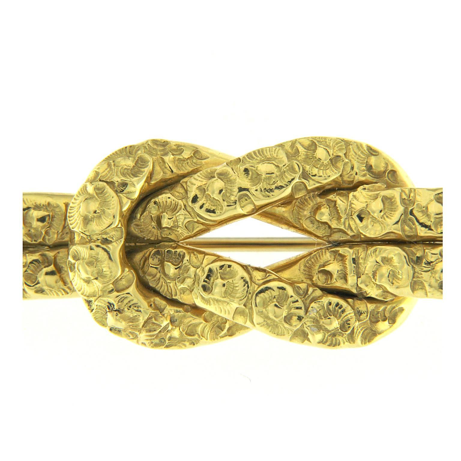 Chiselled Broch in Yellow 18 Karat Gold In New Condition For Sale In Milano, Lombardia