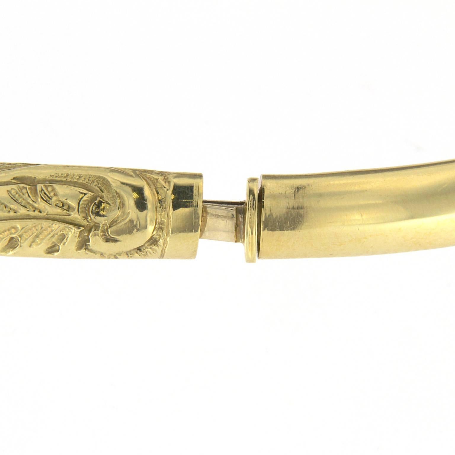 Choker rigide ciselé à la main en or jaune 18 carats Pour femmes en vente