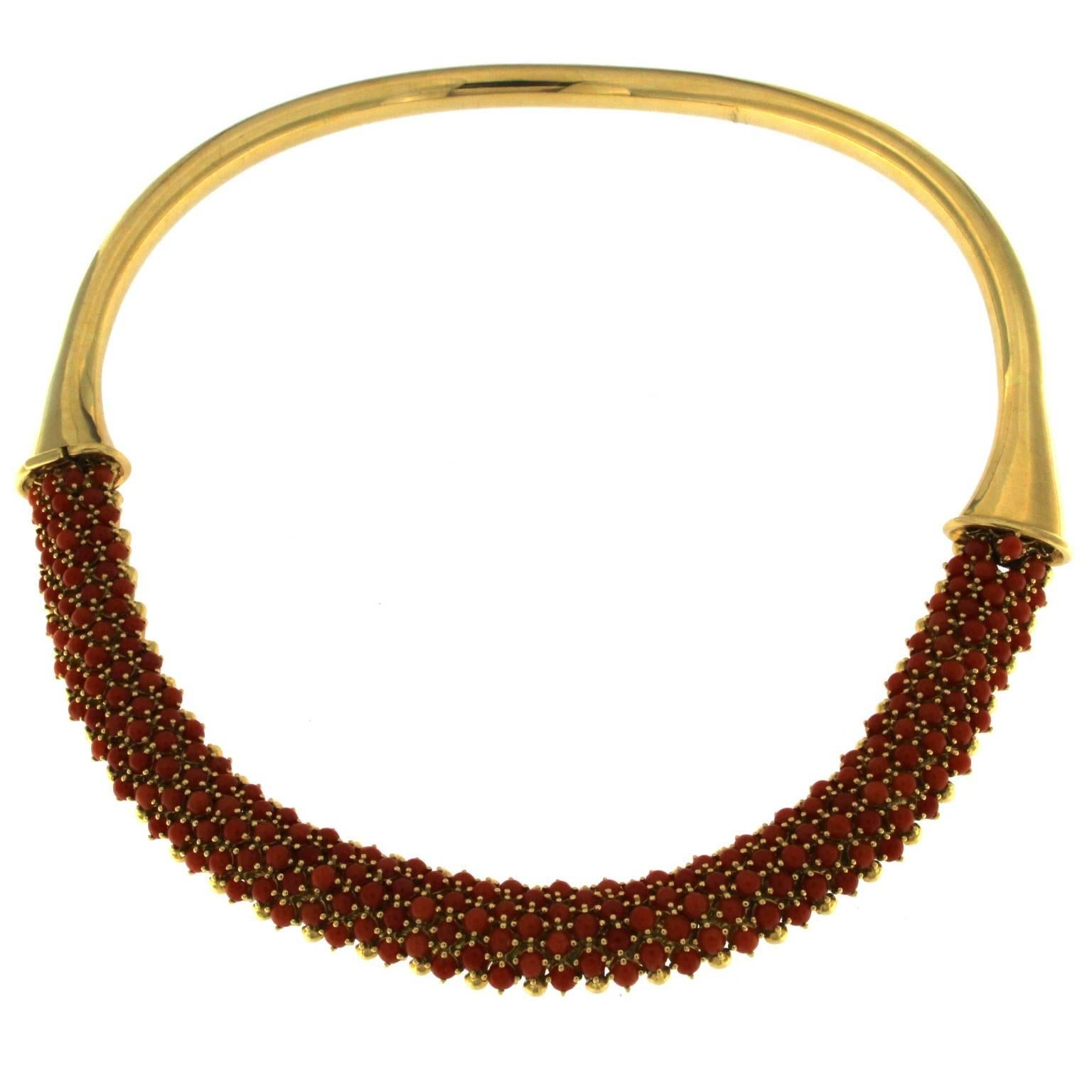 Armband und Halskette aus Gelbgold und roter Koralle im Angebot