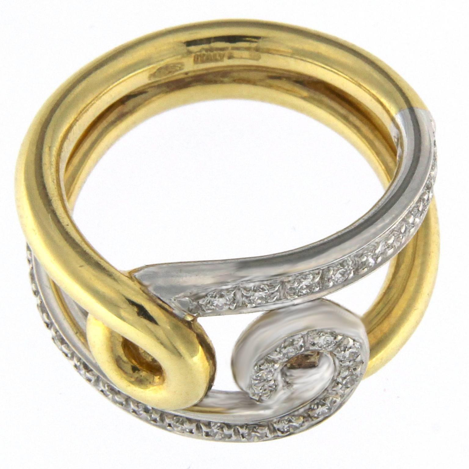 Ring aus 18 Karat Gelb- und Weißgold mit weißen Diamanten (Brillantschliff) im Angebot