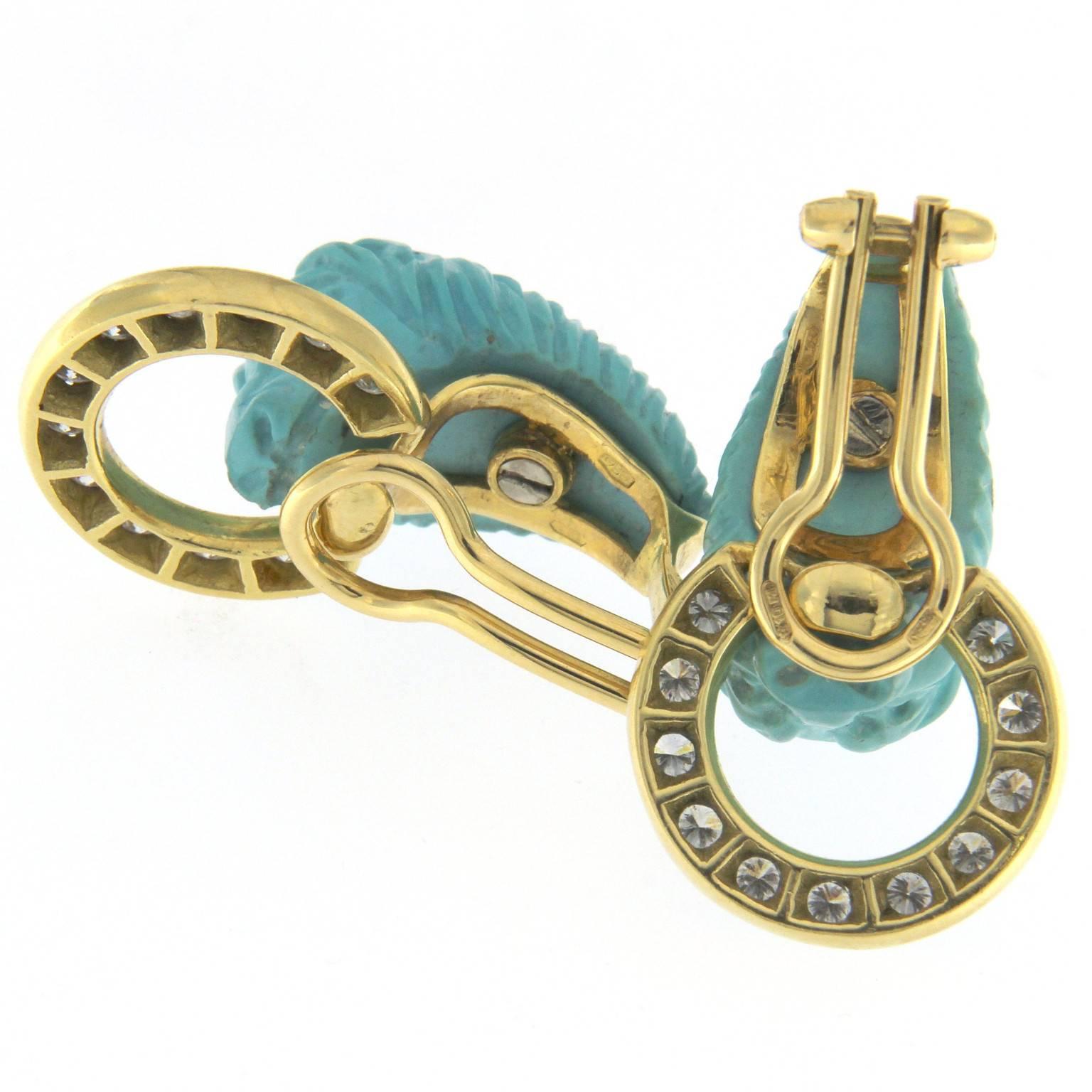 Turquoise centrale et diamants lion  dans un collier et des boucles d'oreilles en or 18 carats en vente 3