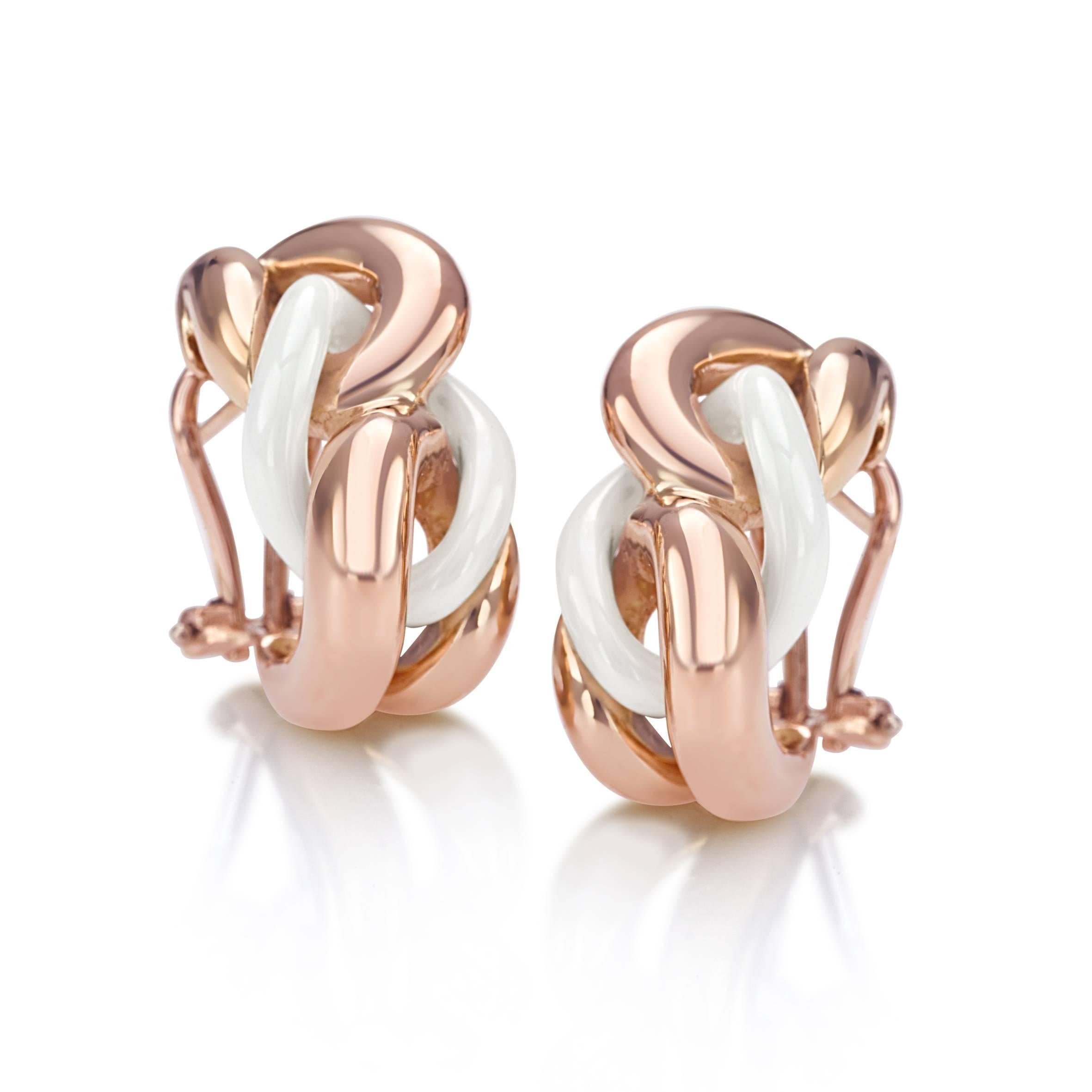 White ceramic groumette pair of earrings in 18 kt rose gold
The ceramic is a very resistant material. 
This iconic collection in Micheletto tradition was originally made only in gold just more or less 10 years ago it became very popular the ceramic