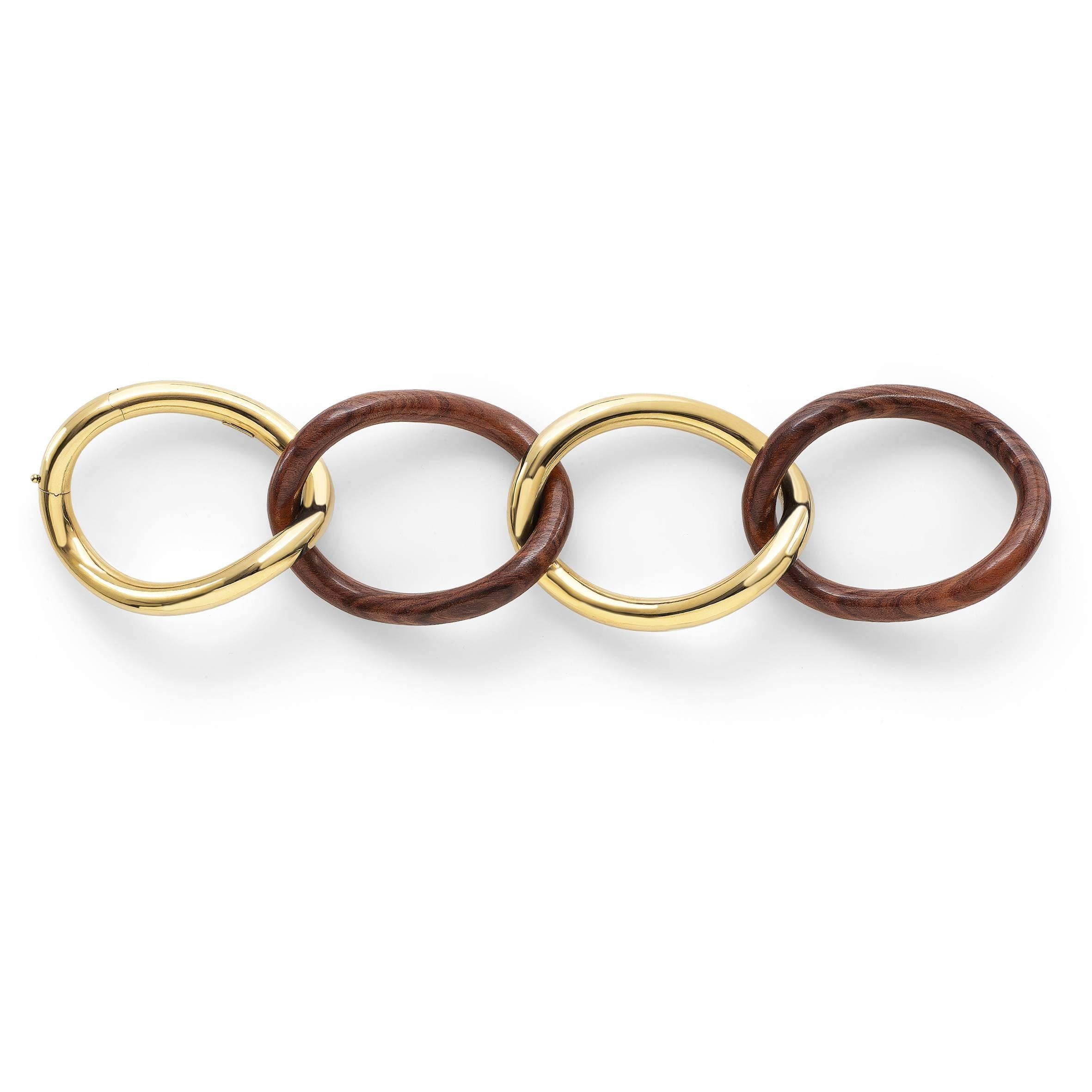 Rose wood groumette bracelet in 18 kt yellow gold 
The rose wood is the most elegant wood and even the most precious.
This iconic collection in Micheletto tradition was originally made only in gold just more or less 10 years ago it became very