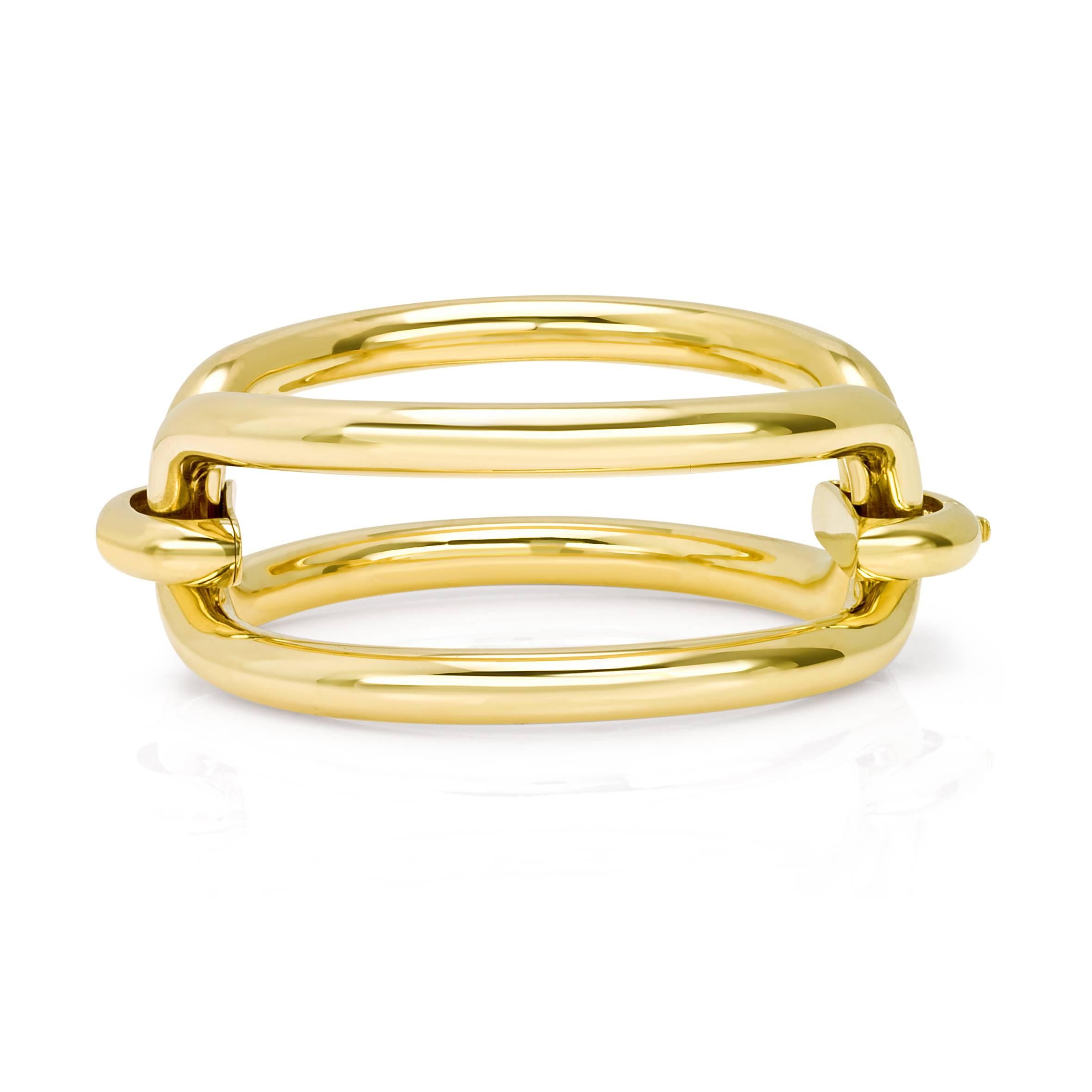 Roberta collection bangle in 18 kt  yellow gold
The newest and more popular collection of his year

the total weight of the gold is  gr 59.00

STAMP: 10 MI ITALY 750
