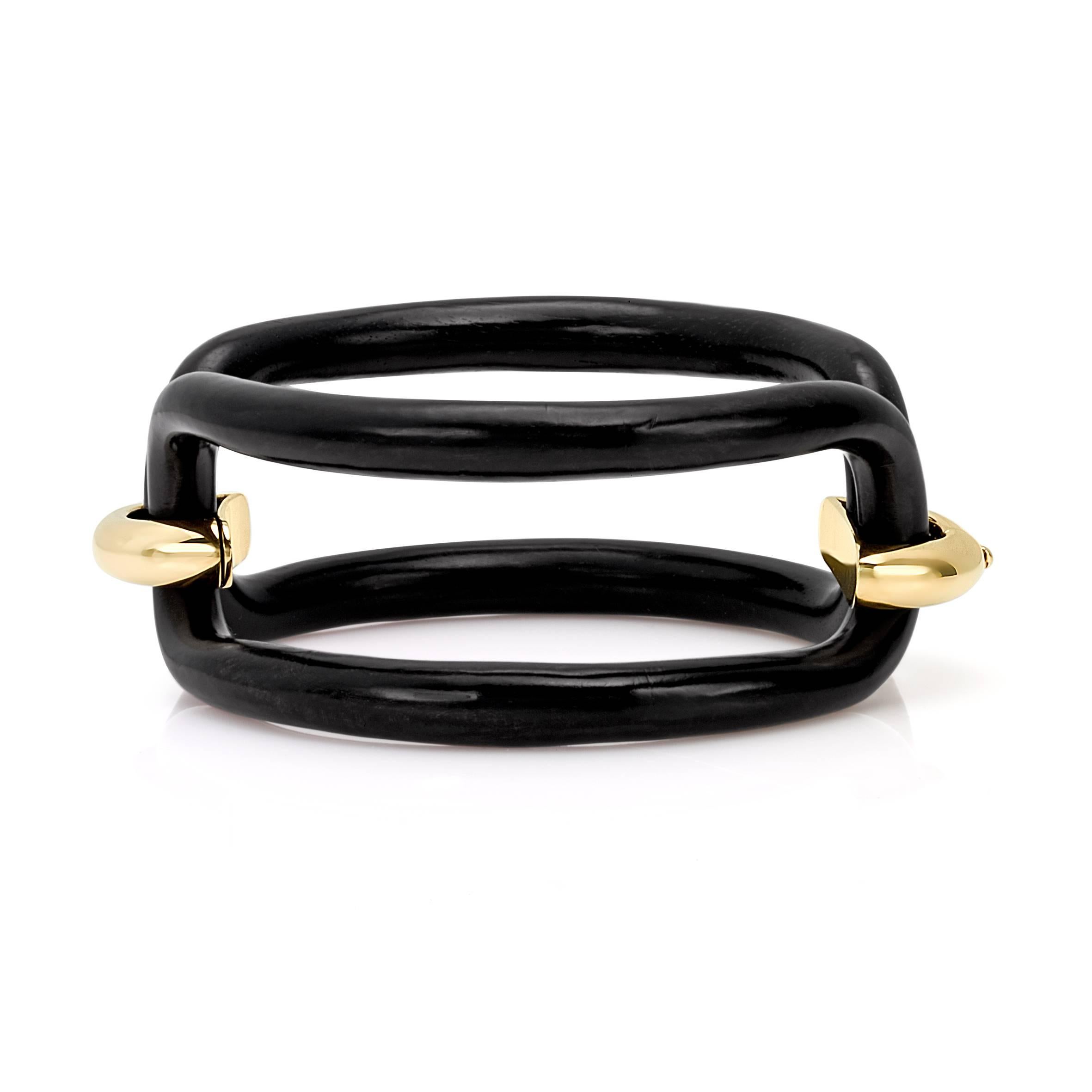 Roberta collection bangle in 18 kt  yellow gold and ebony
The newest and more popular collection of his year

the total weight of the gold is  gr 12.70

STAMP: 10 MI ITALY 750
