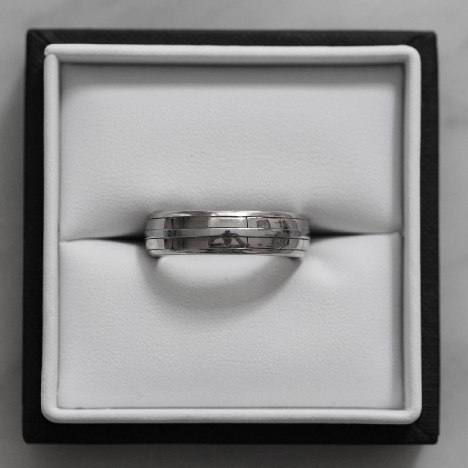 REVOLVER can be worn as a stunning dress ring but also works perfectly as a unique wedding ring for him and her.

12 individual sections rotate freely around the ring, held in place by a  fine Platinum central band.

The ring can be produced in any