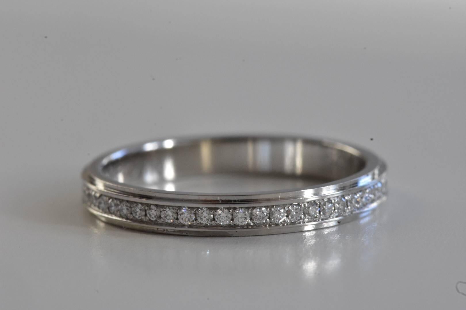 A Cartier platinum full circle diamond eternity. The ring feature brilliant-cut round diamonds of approx
Ring size:UK H, US 3 3/4, EU 46
Measurements: ring is 2.2mm wide
Diamonds: Full circle of diamonds approx 0.20
Hallamarks: Cartier, pt950, 46,