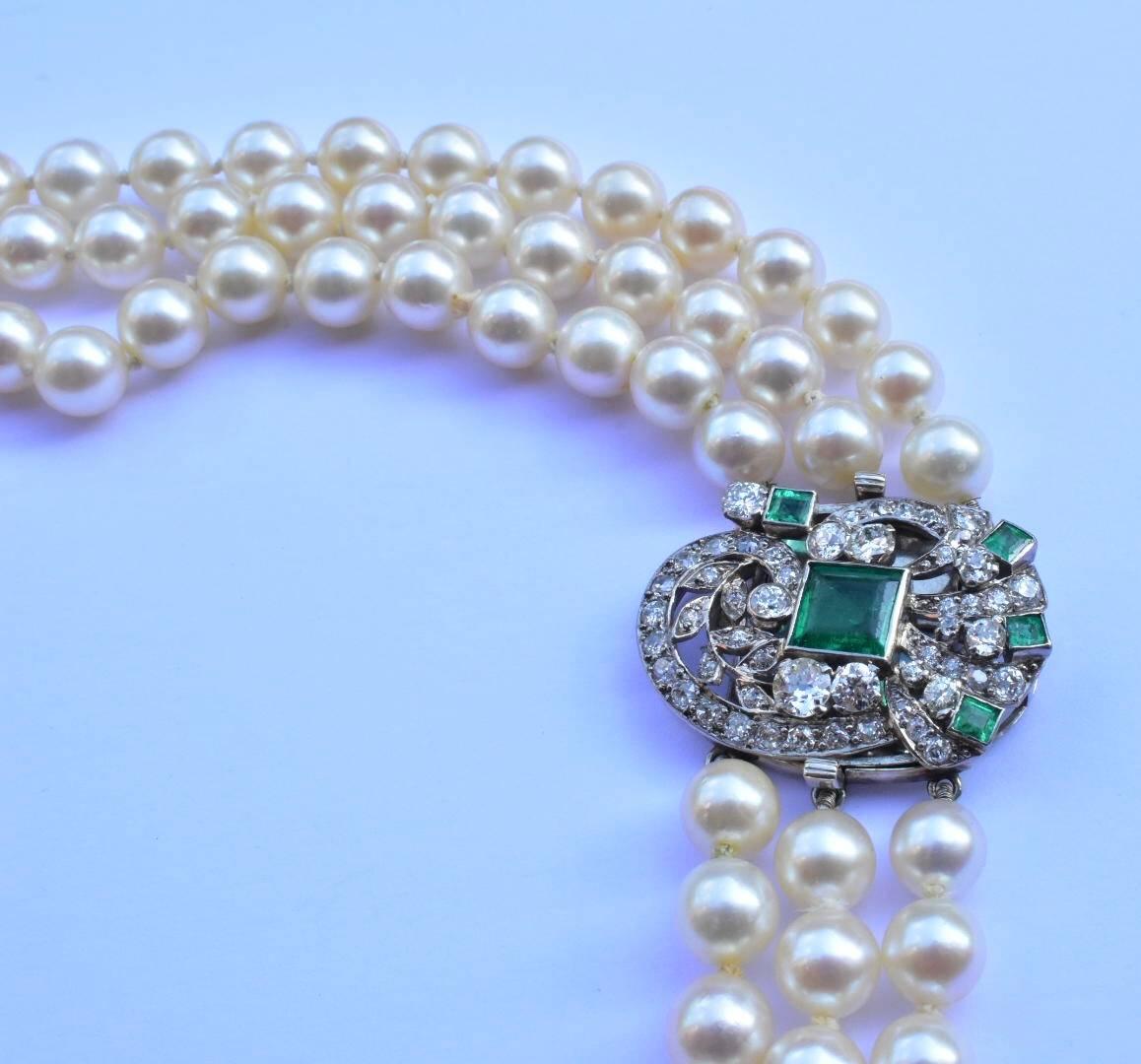 Cultured Pearl Necklace with Emerald and Diamond Clasp In Fair Condition In London, GB
