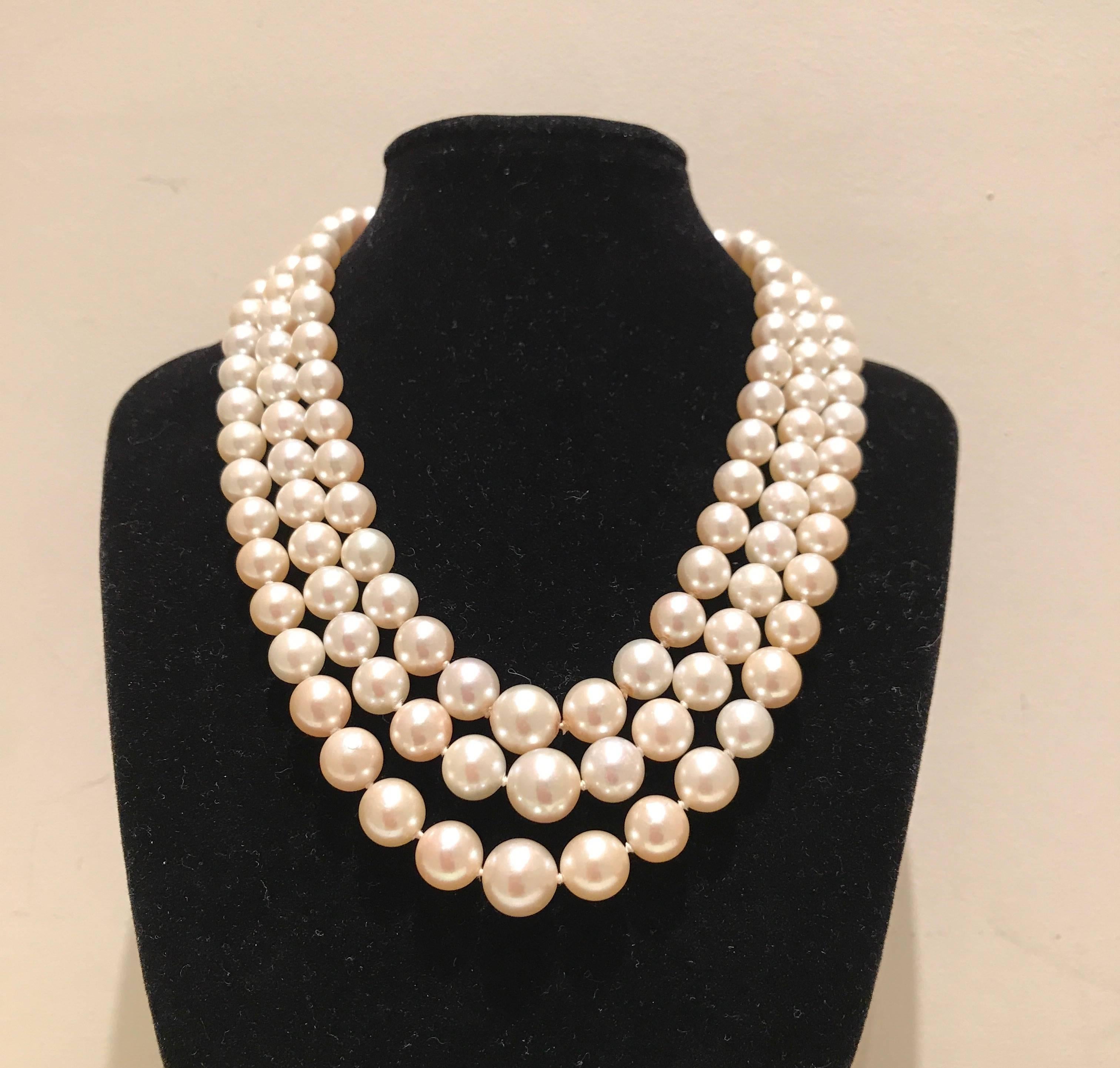 Cultured Pearl Necklace with Emerald and Diamond Clasp 3